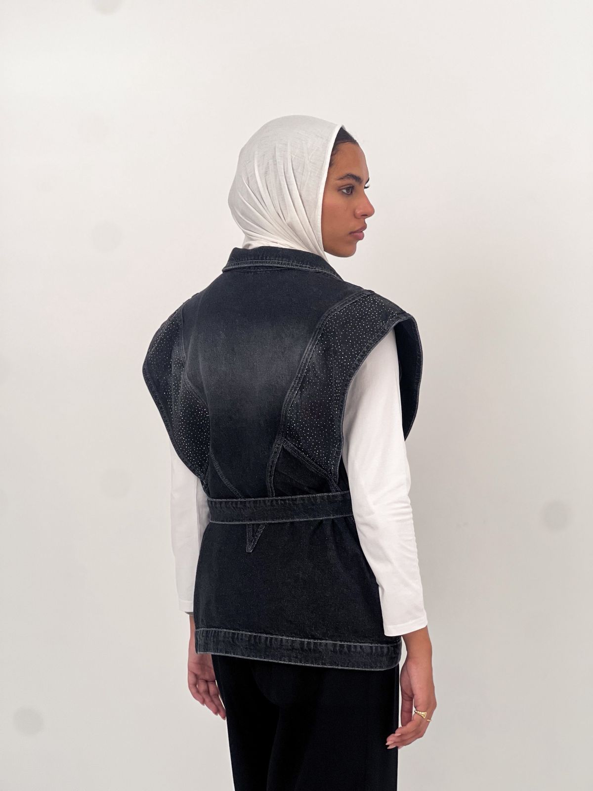 Glitra Vest Black - AB ESSENTIALS