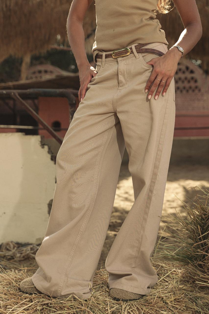 Straight Leg Jeans Beige - AB ESSENTIALS