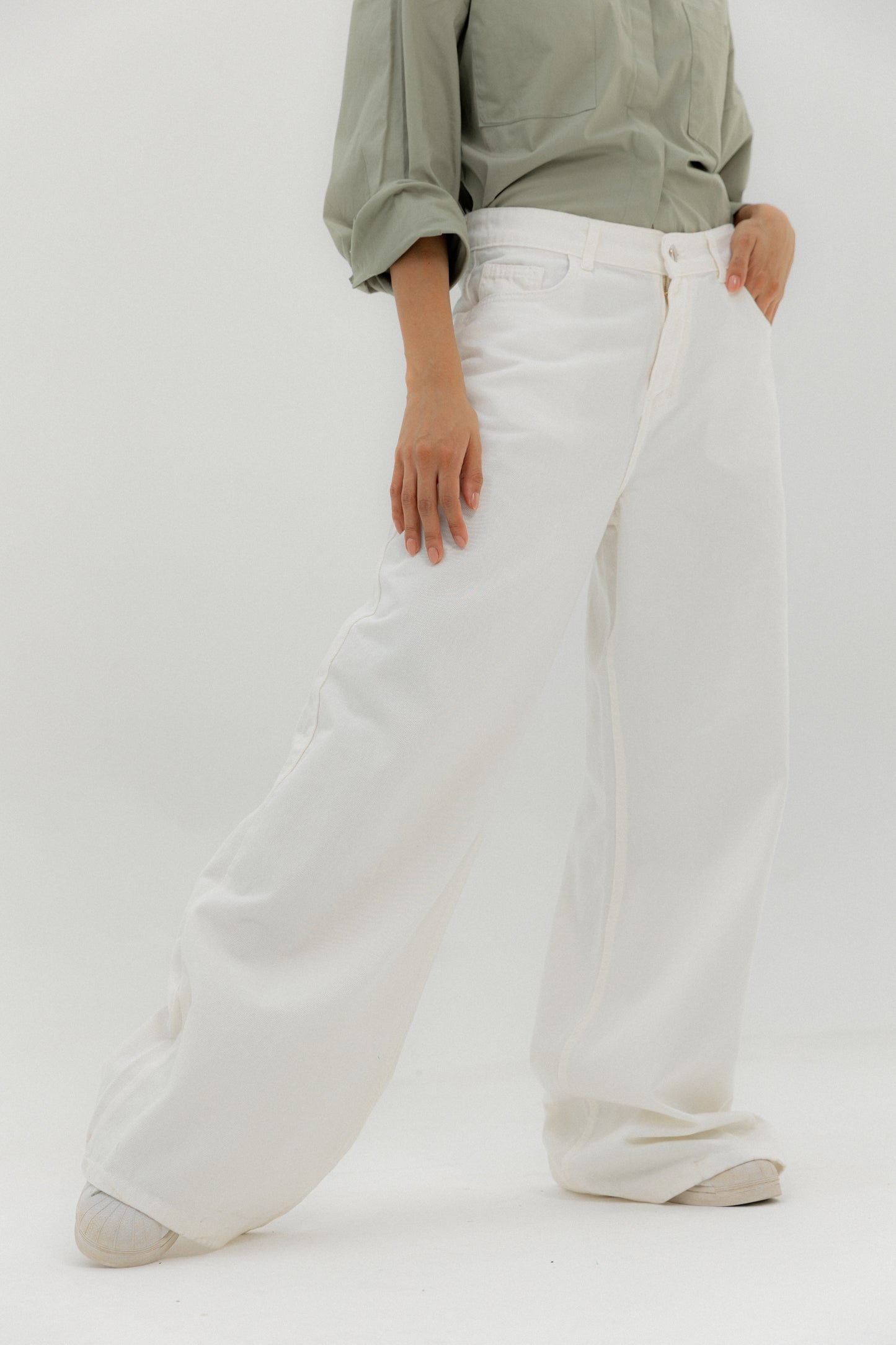 Straight Leg Jeans Off White - AB ESSENTIALS