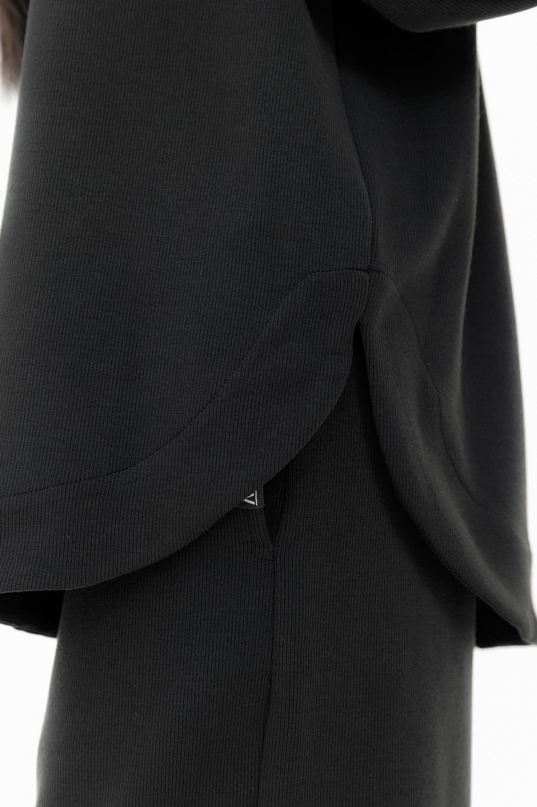 Warm Top Black - AB ESSENTIALS