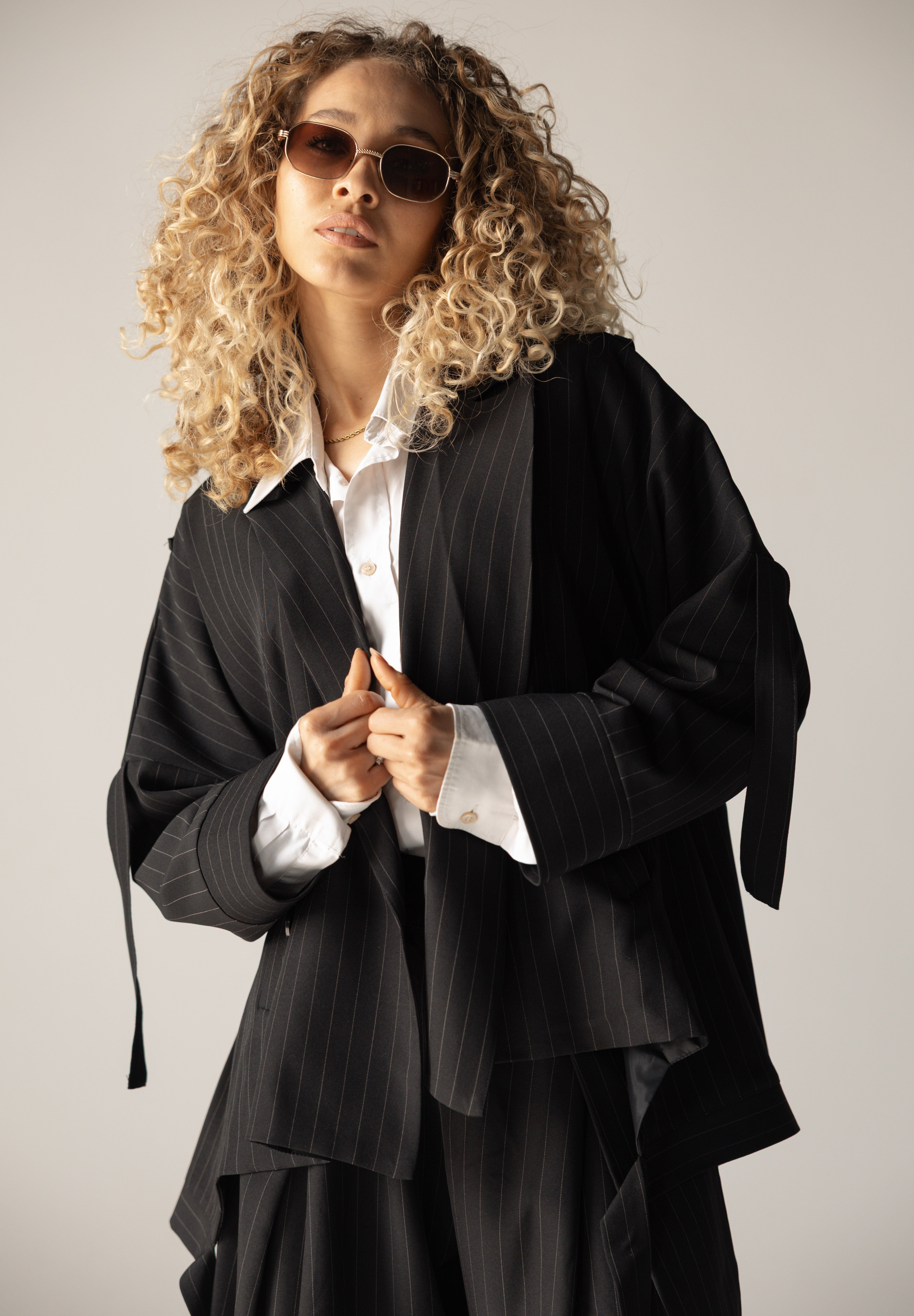 Bestie Blazer Black - AB ESSENTIALS