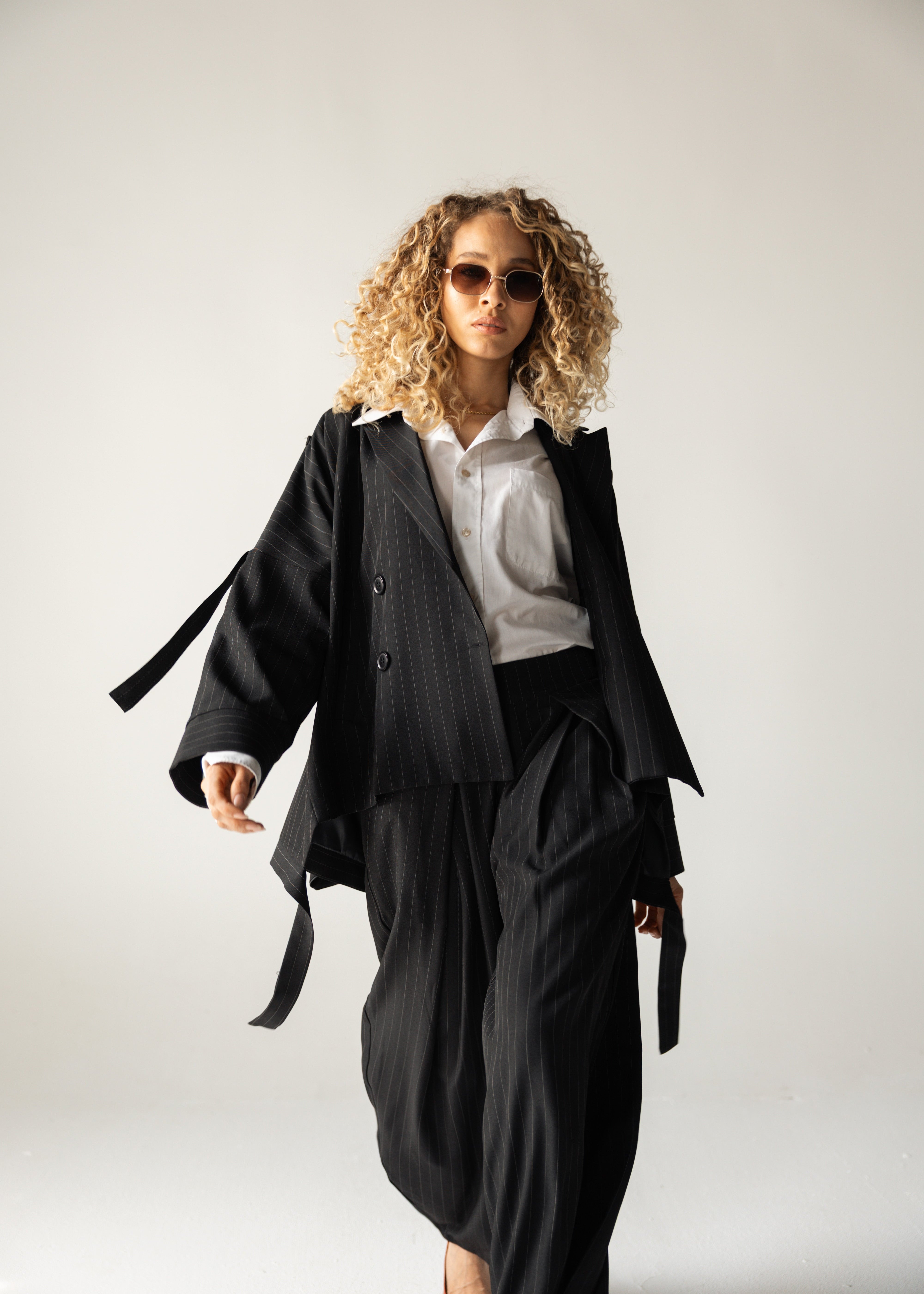 Bestie Blazer Black - AB ESSENTIALS