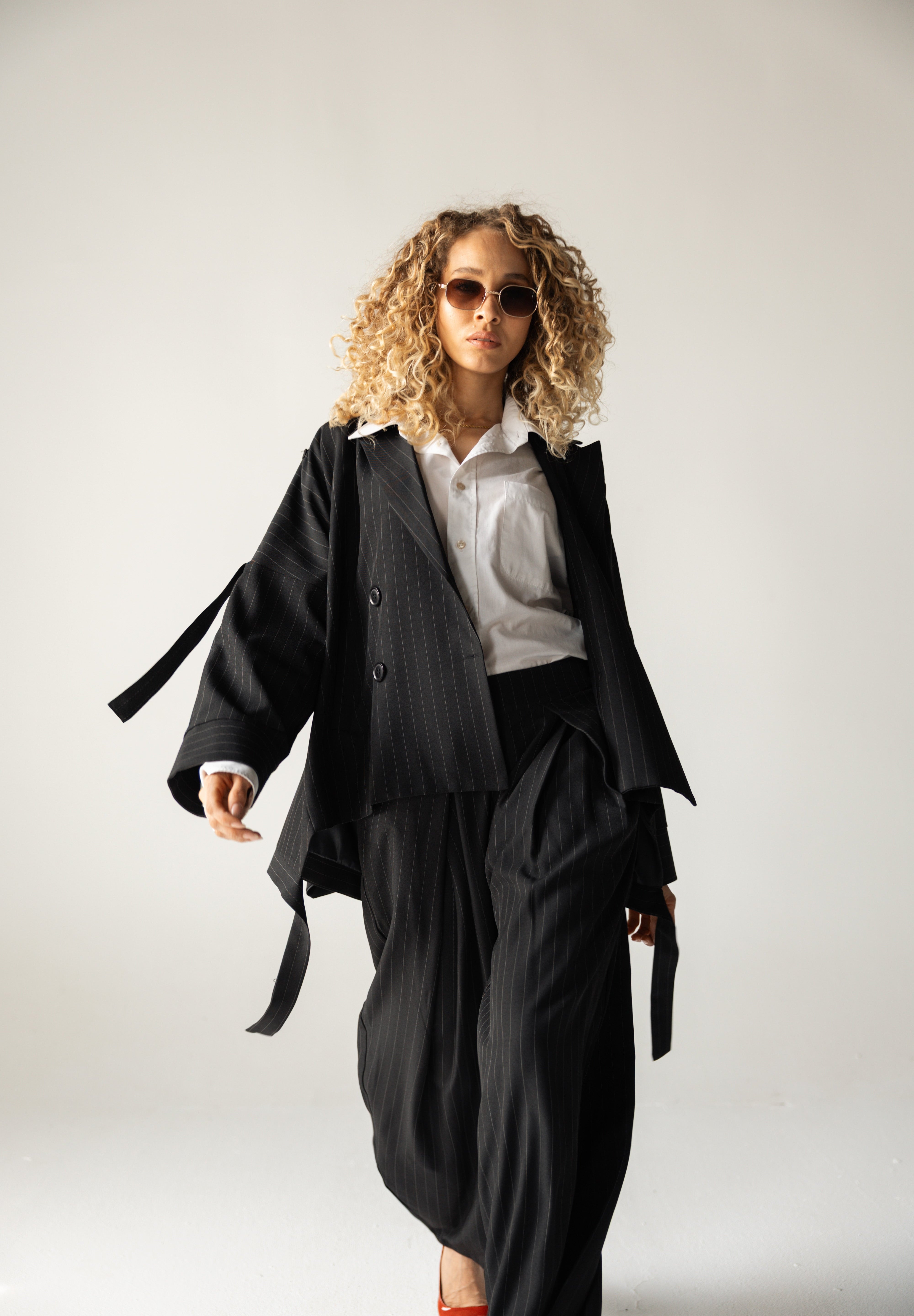 Bestie Blazer Black - AB ESSENTIALS