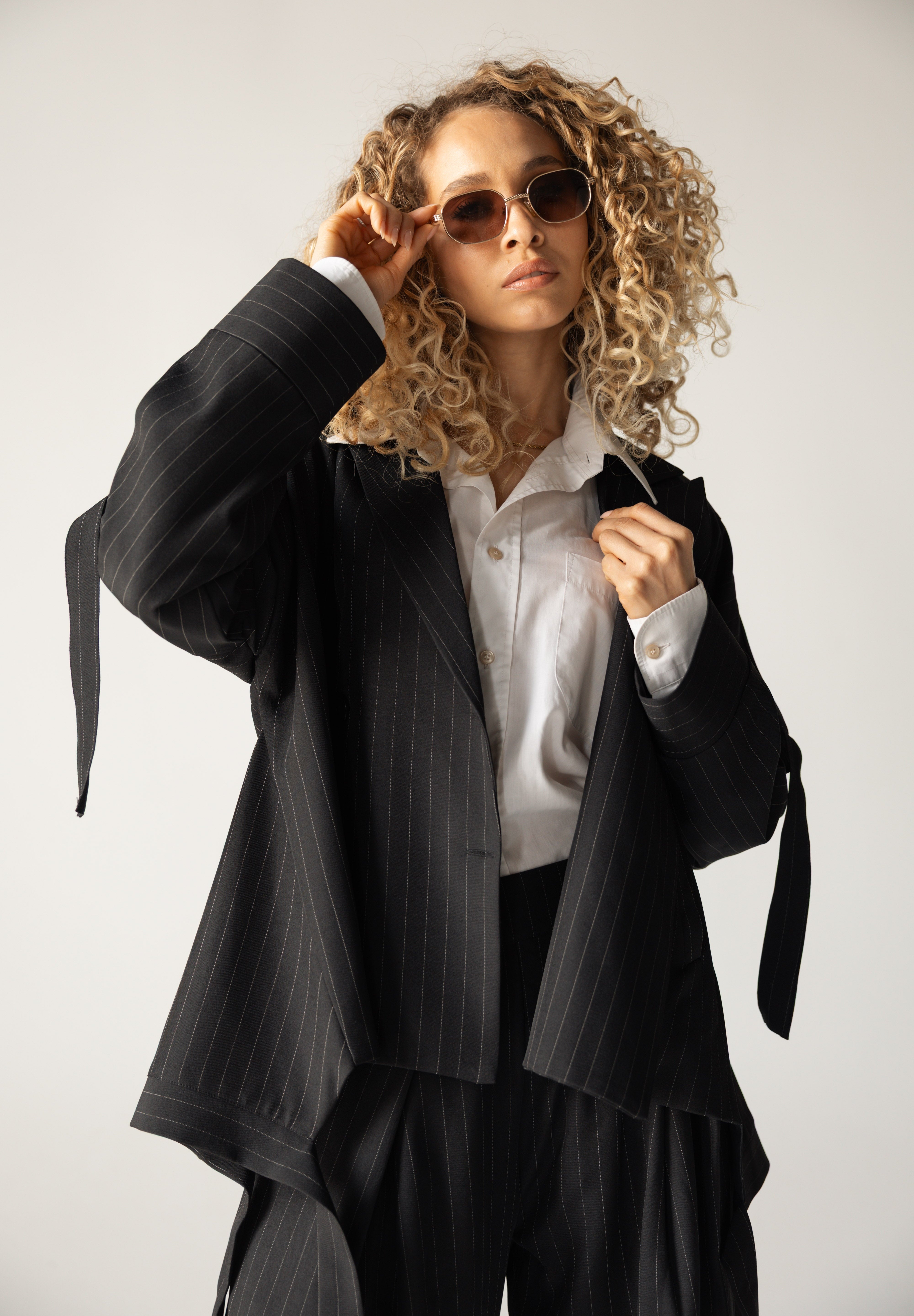 Bestie Blazer Black - AB ESSENTIALS