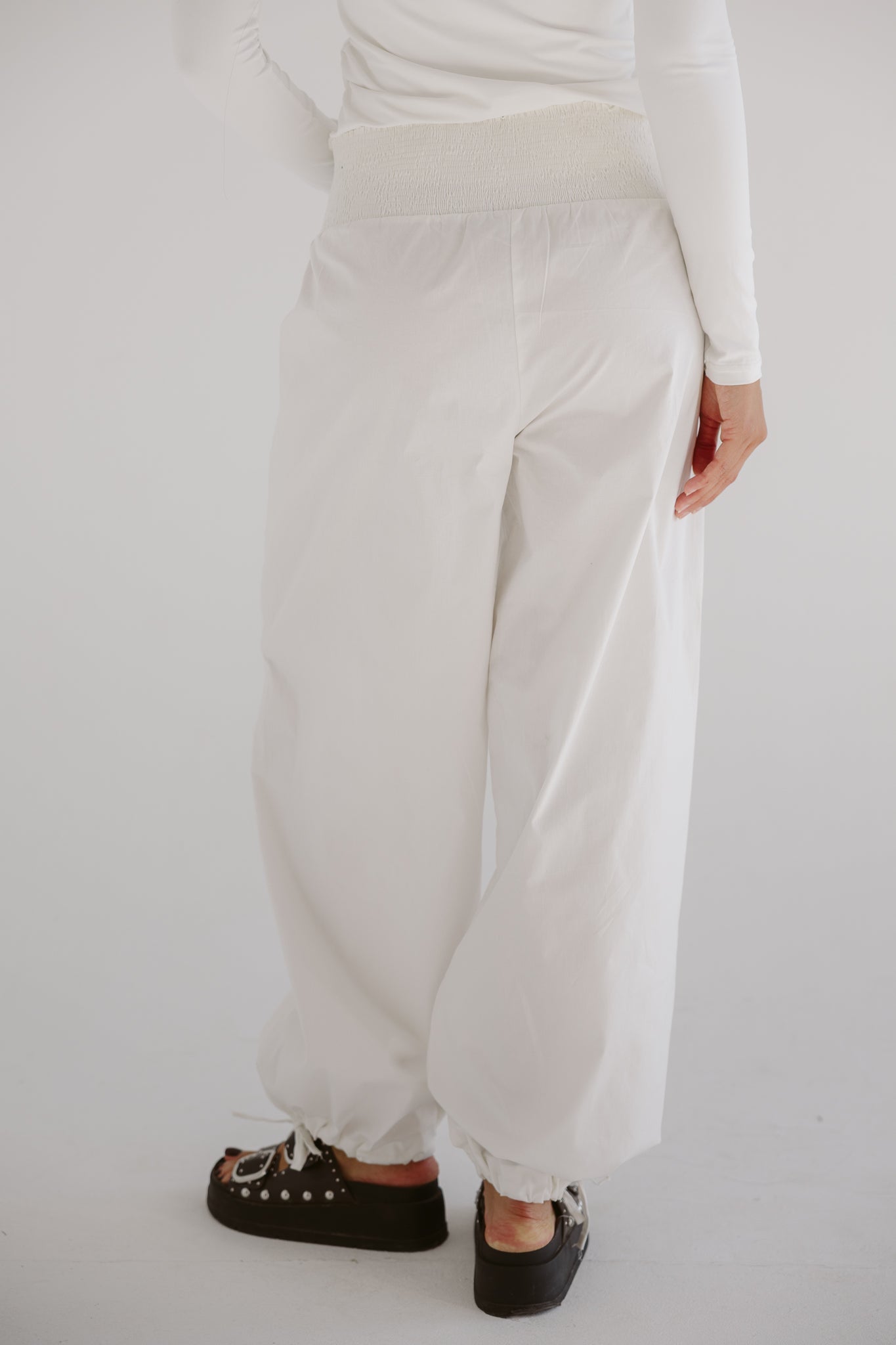 Easy Pants White - AB ESSENTIALS