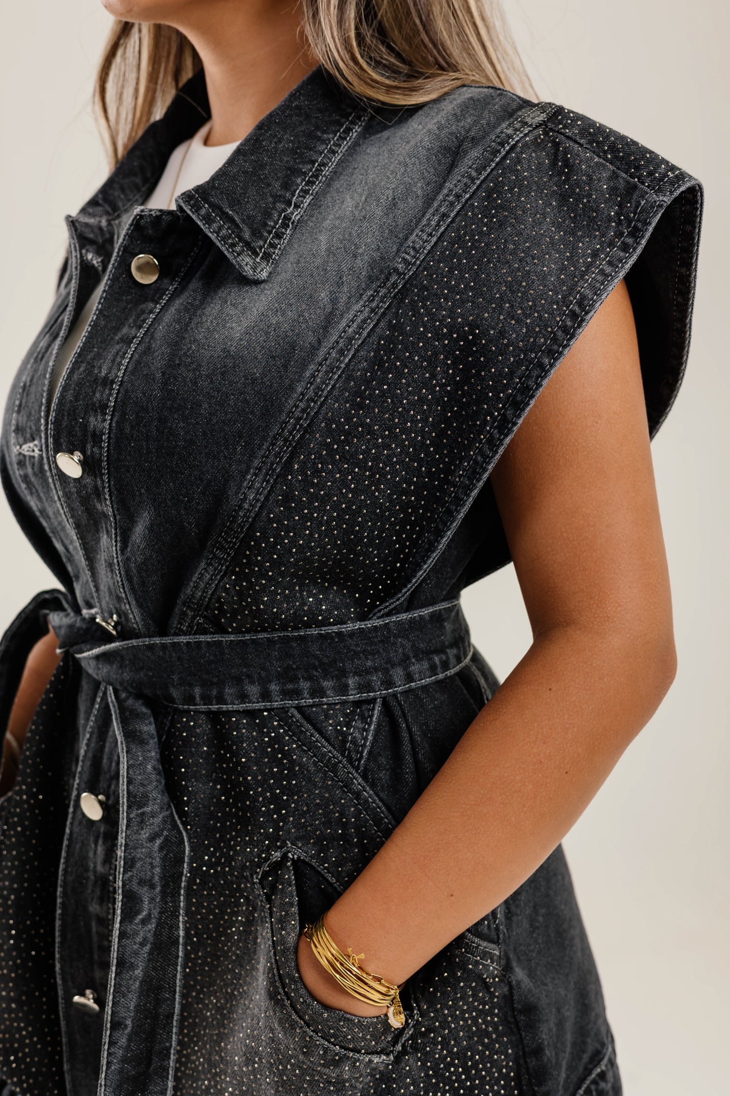 Glitra Vest Black - AB ESSENTIALS