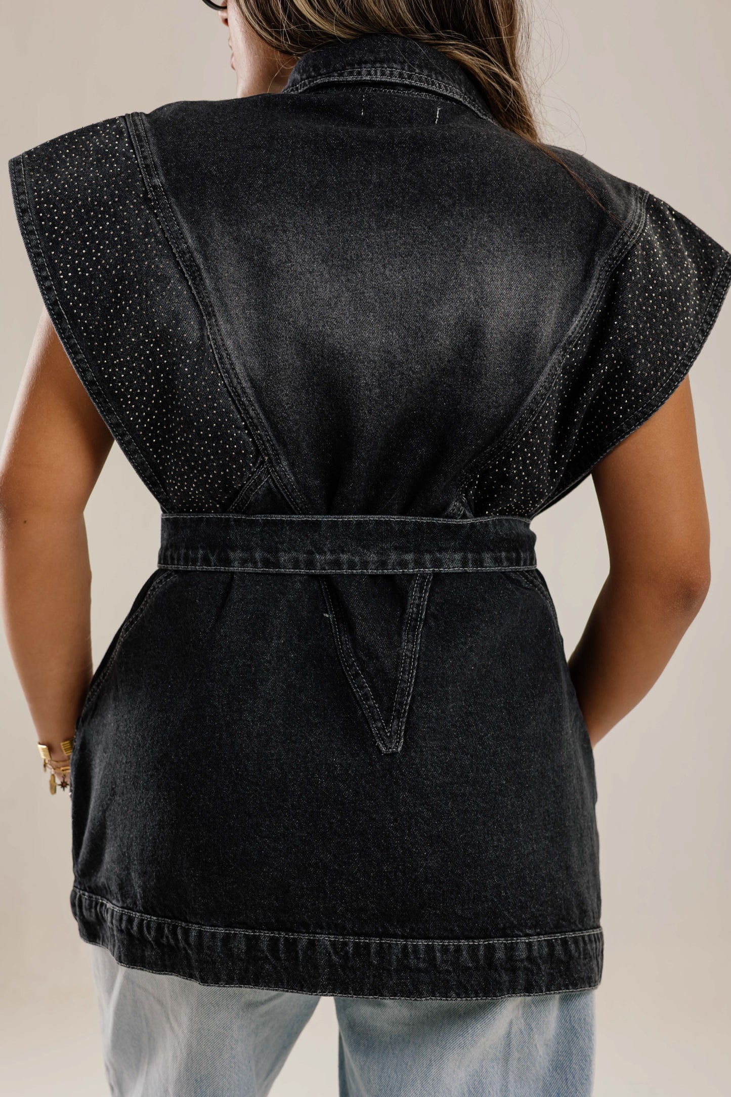 Glitra Vest Black - AB ESSENTIALS
