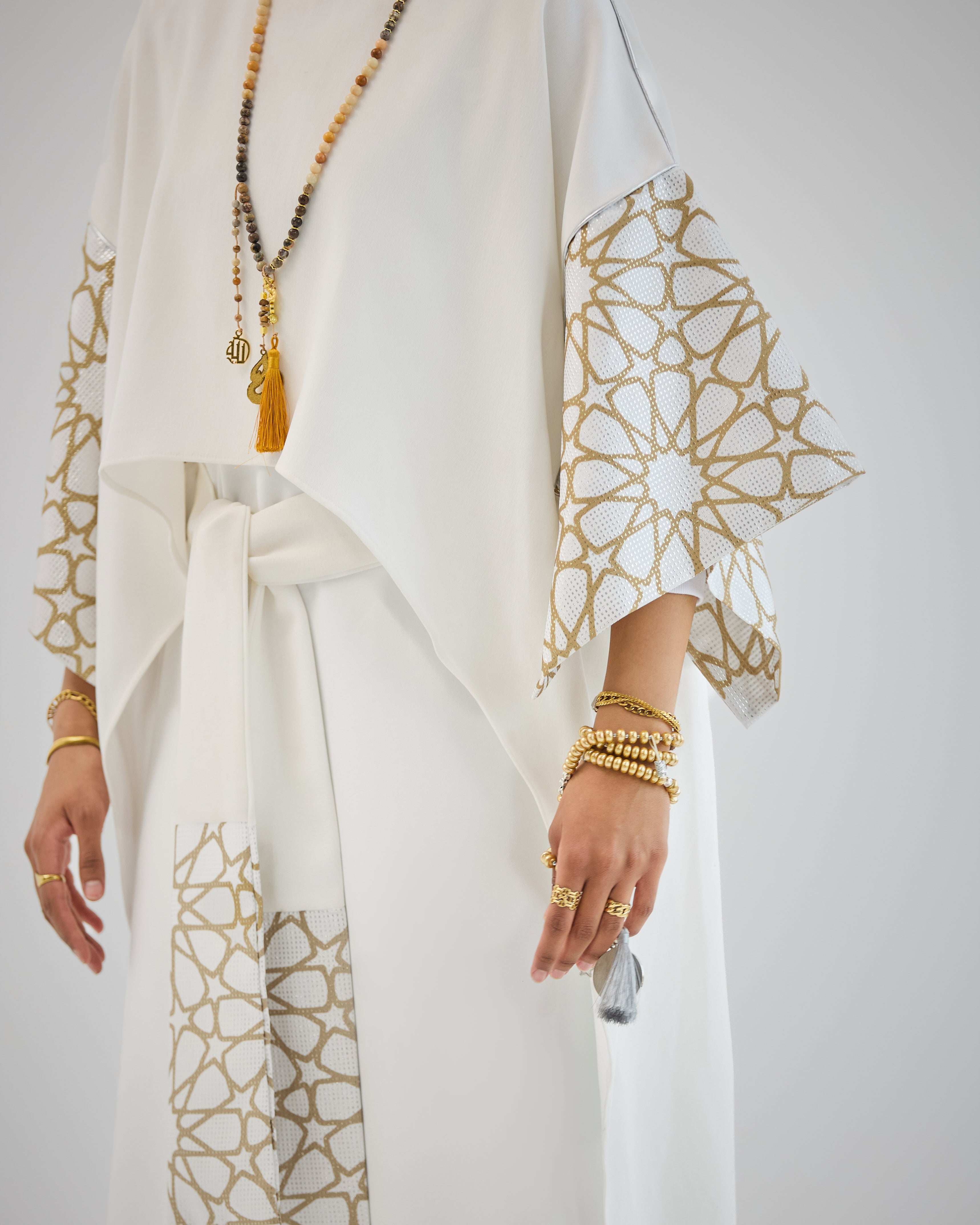 Layal White - AB ESSENTIALS