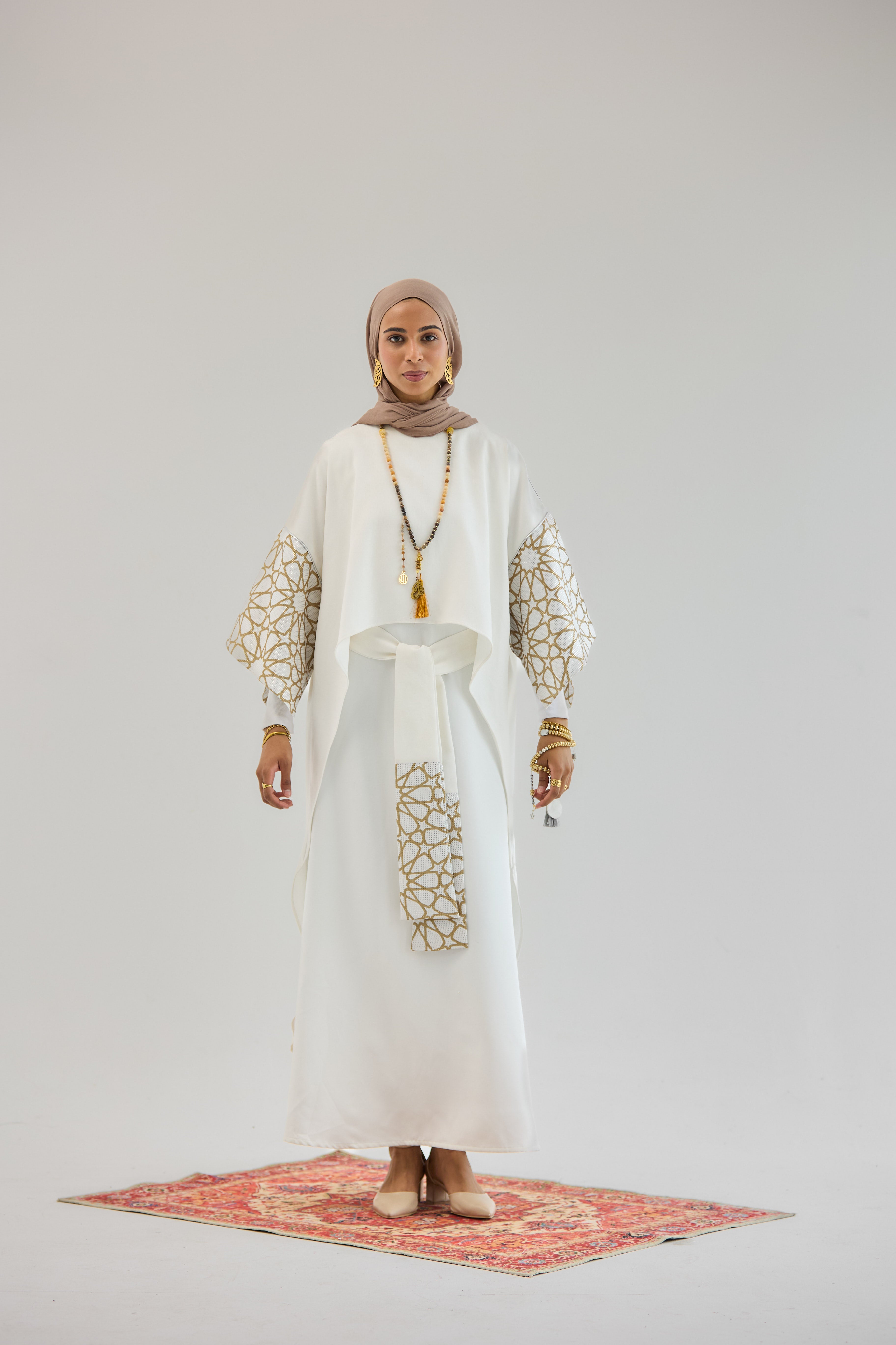 Layal White - AB ESSENTIALS