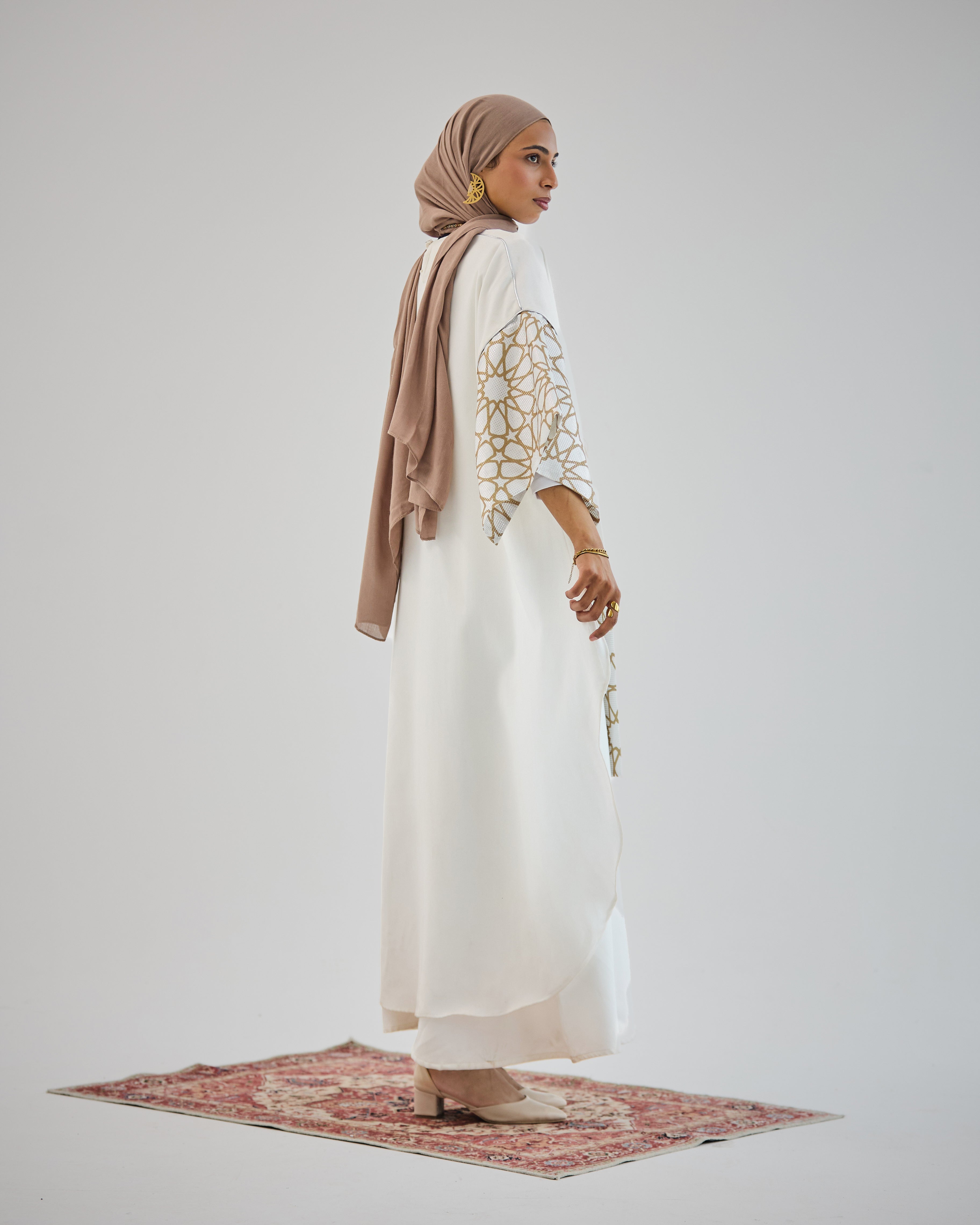 Layal White - AB ESSENTIALS