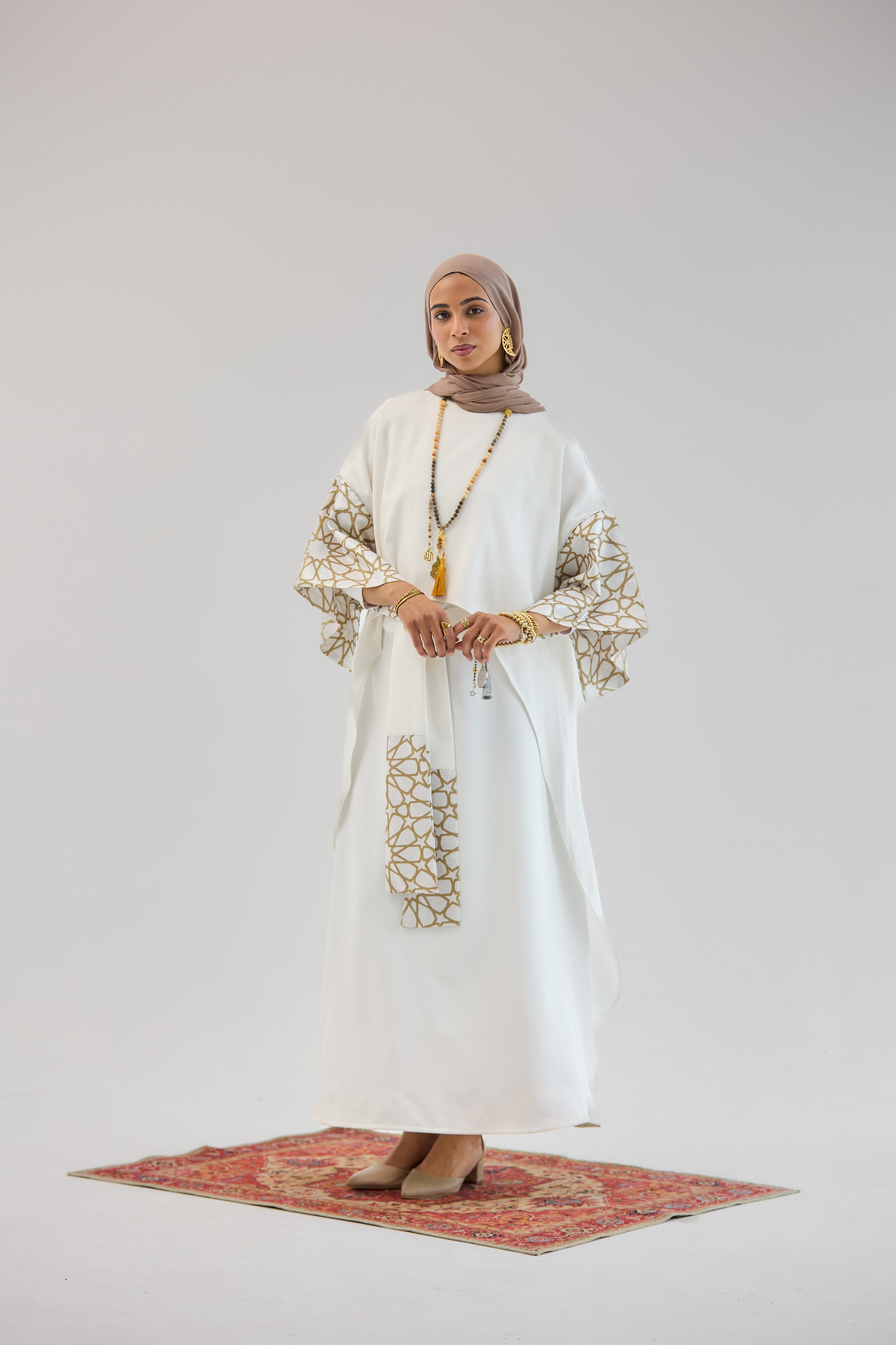 Layal White - AB ESSENTIALS