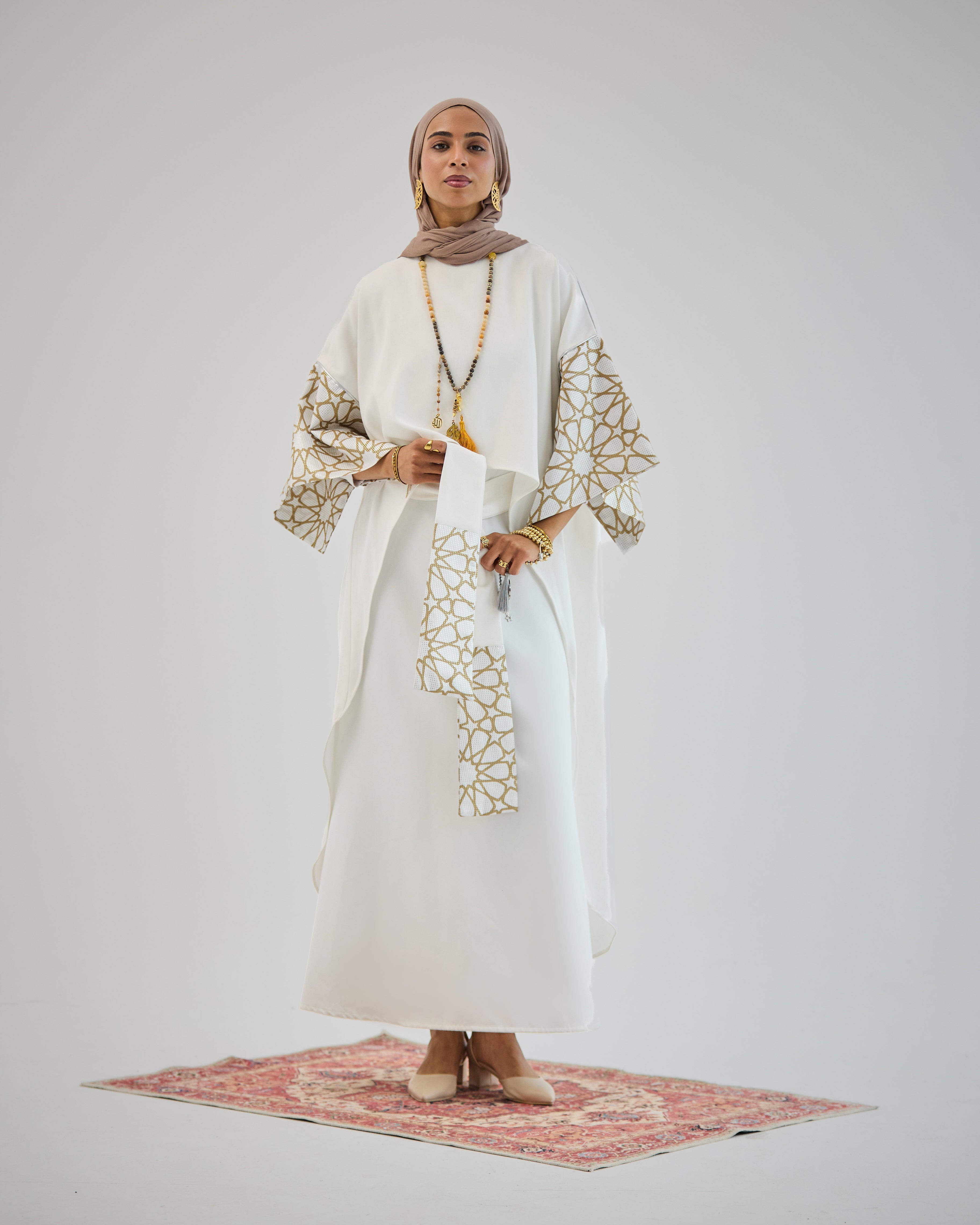 Layal White - AB ESSENTIALS