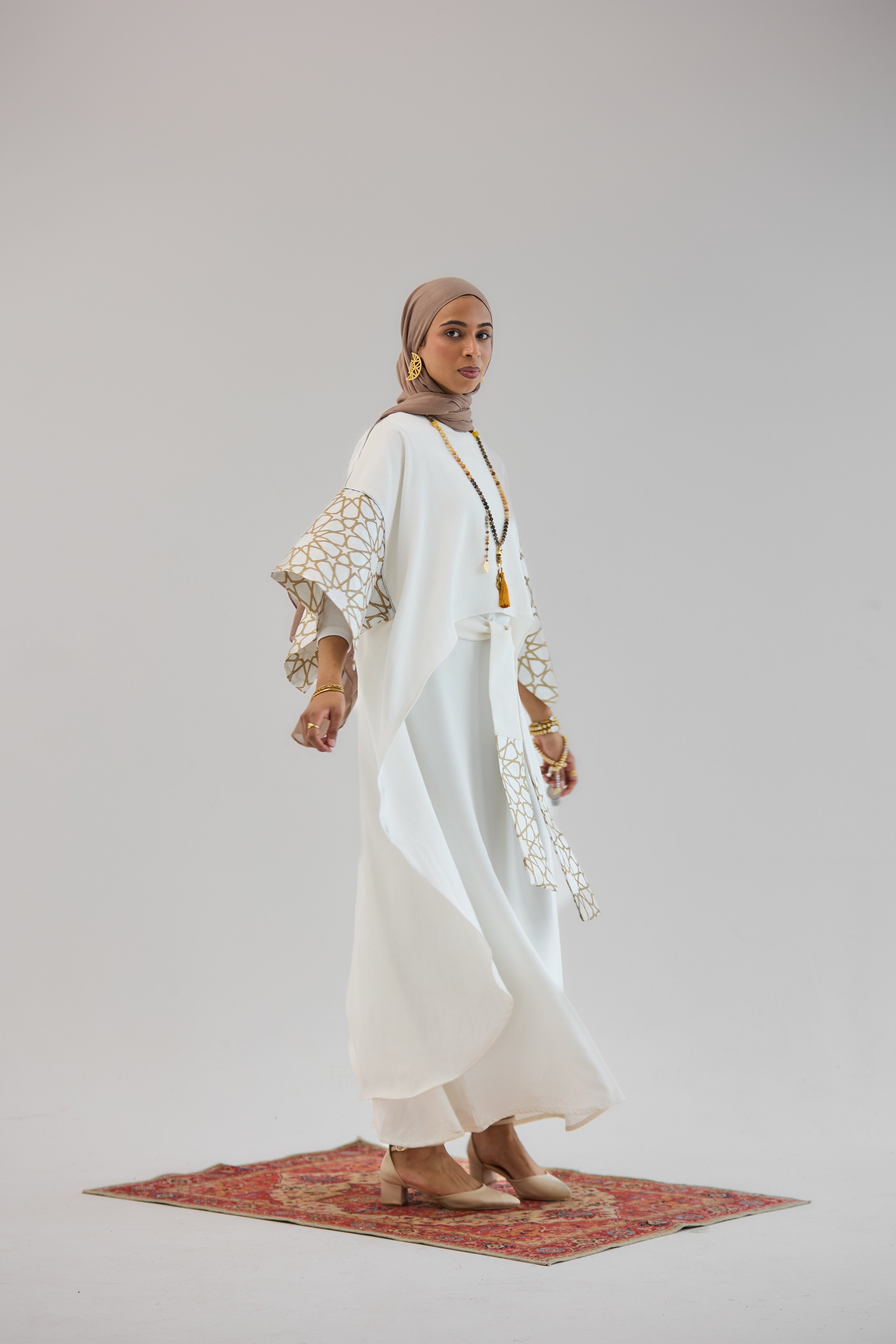 Layal White - AB ESSENTIALS