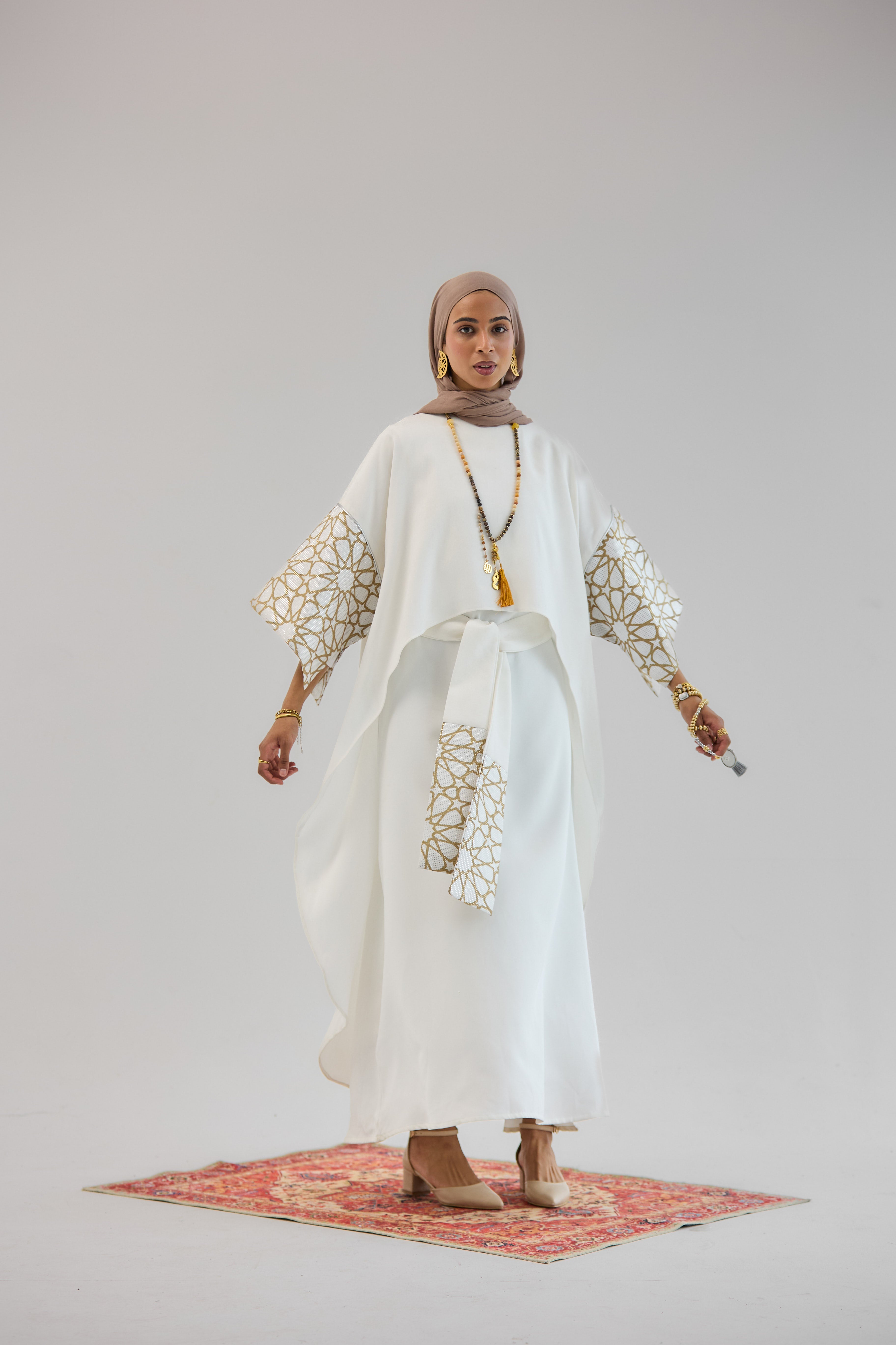 Layal White - AB ESSENTIALS