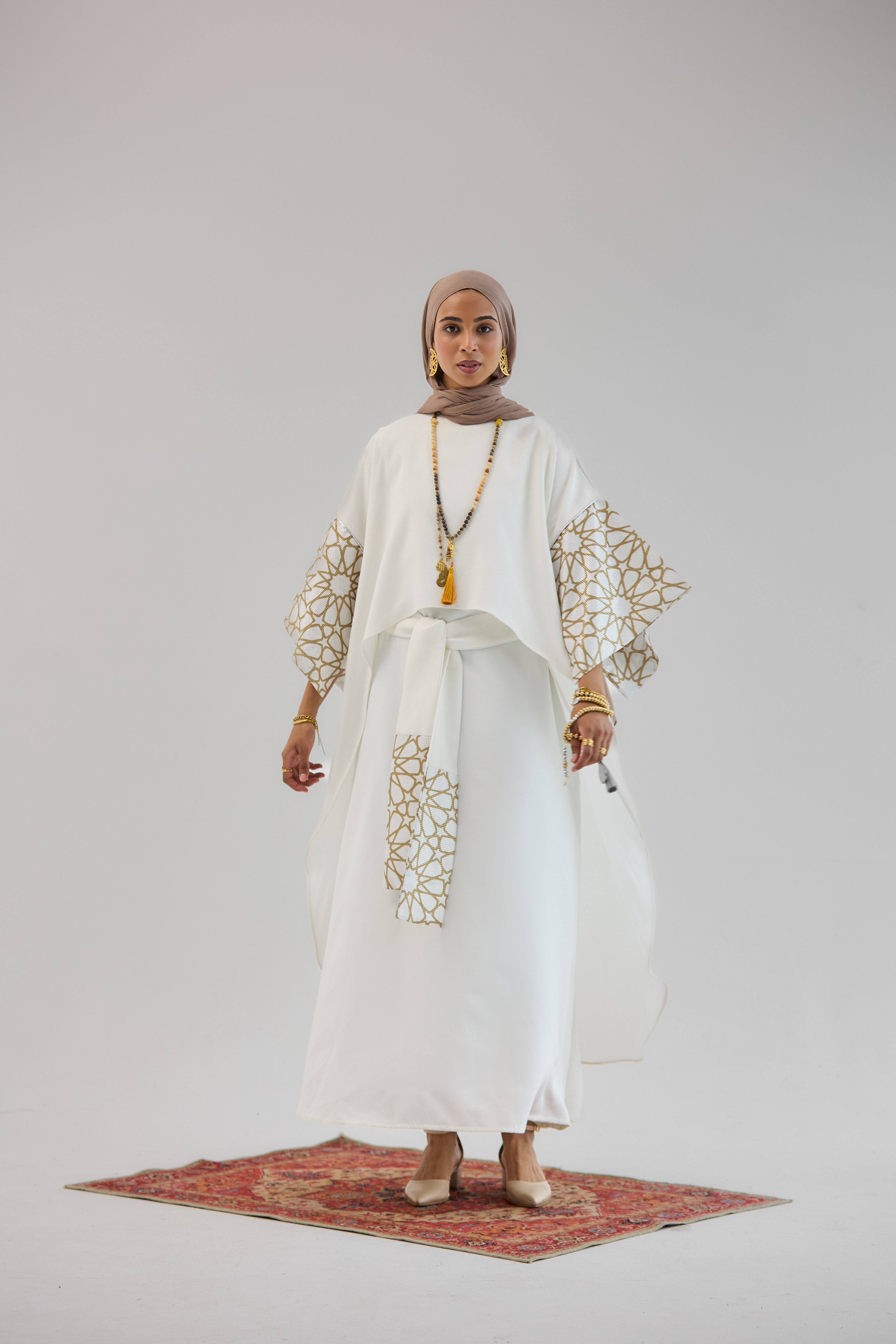 Layal White - AB ESSENTIALS