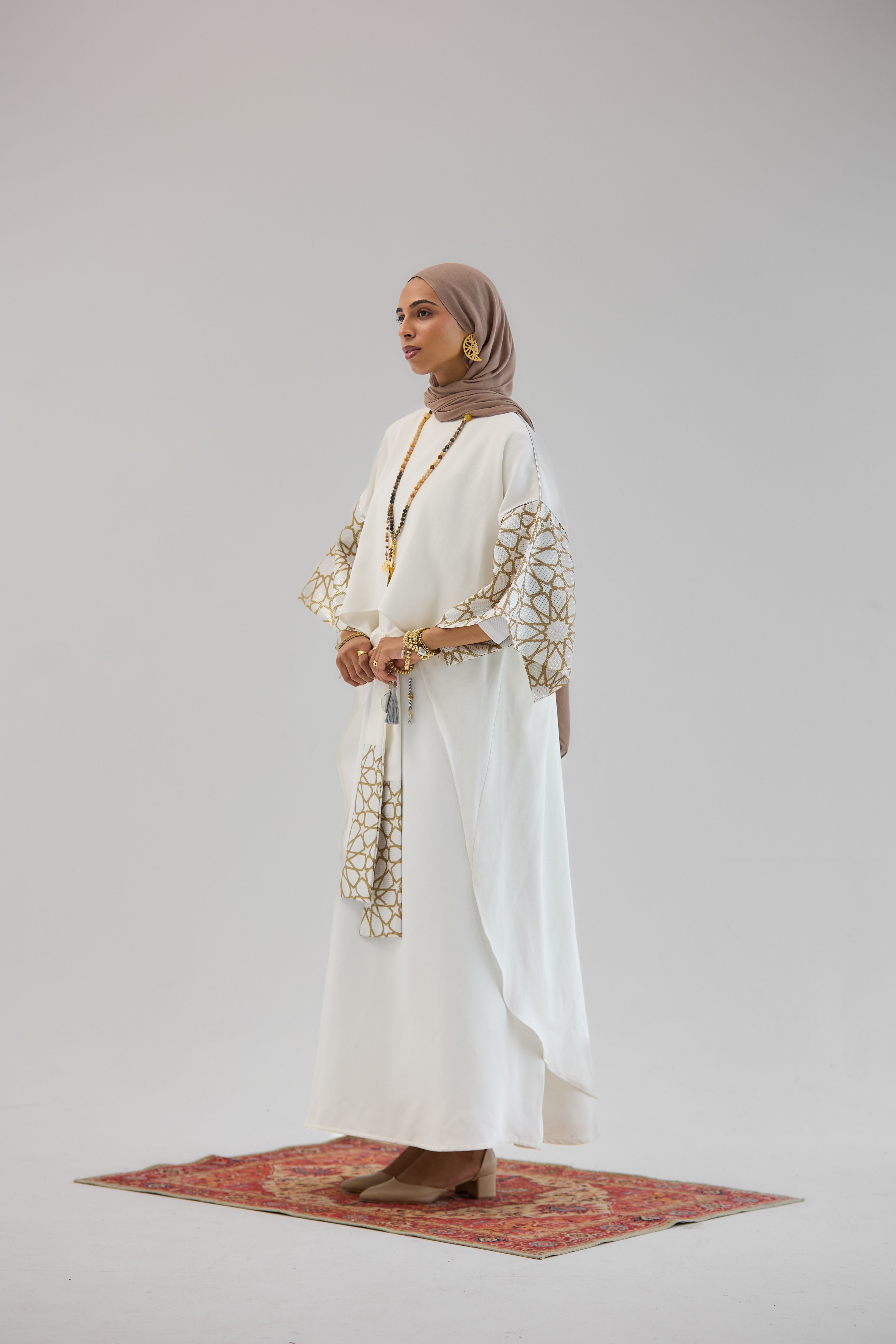 Layal White - AB ESSENTIALS
