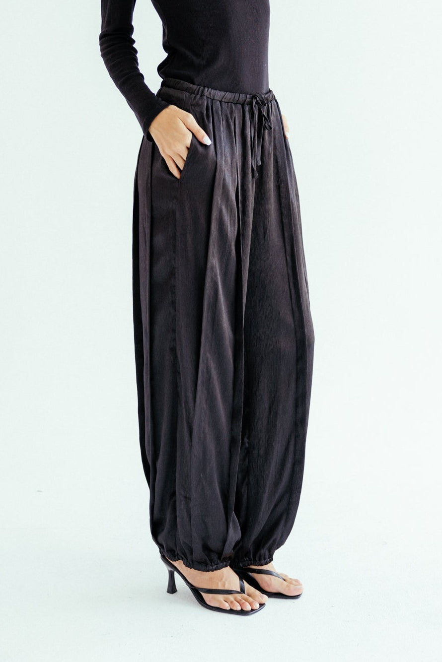 Satin Glow Pants Black - AB ESSENTIALS