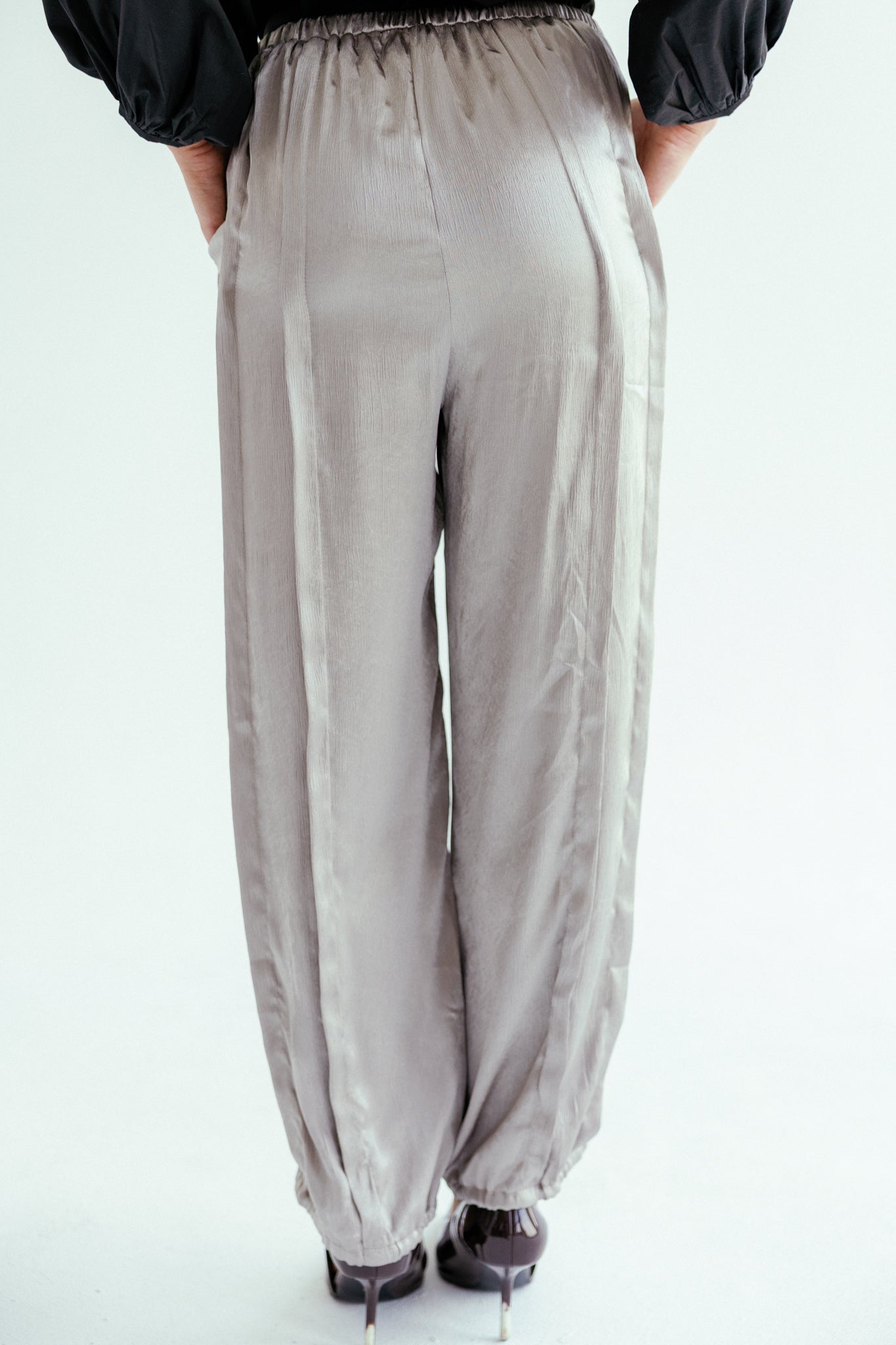 Satin Glow Pants Silver - AB ESSENTIALS