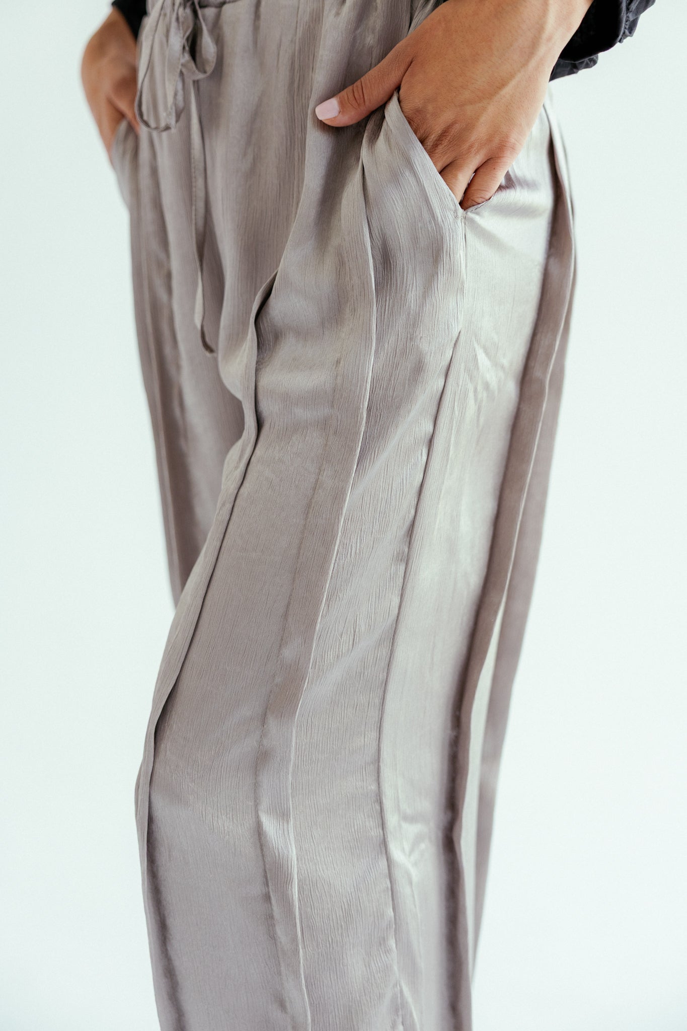 Satin Glow Pants Silver - AB ESSENTIALS