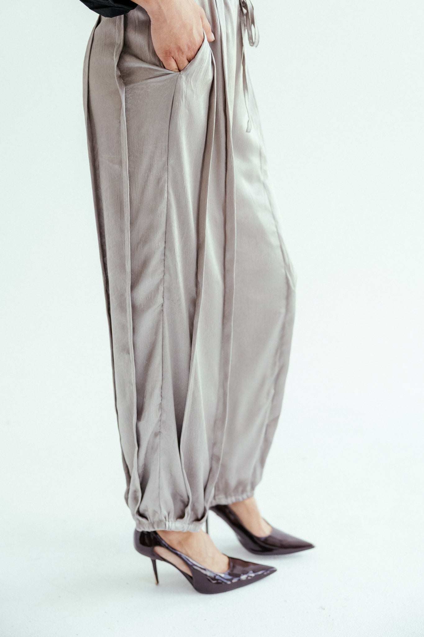 Satin Glow Pants Silver - AB ESSENTIALS