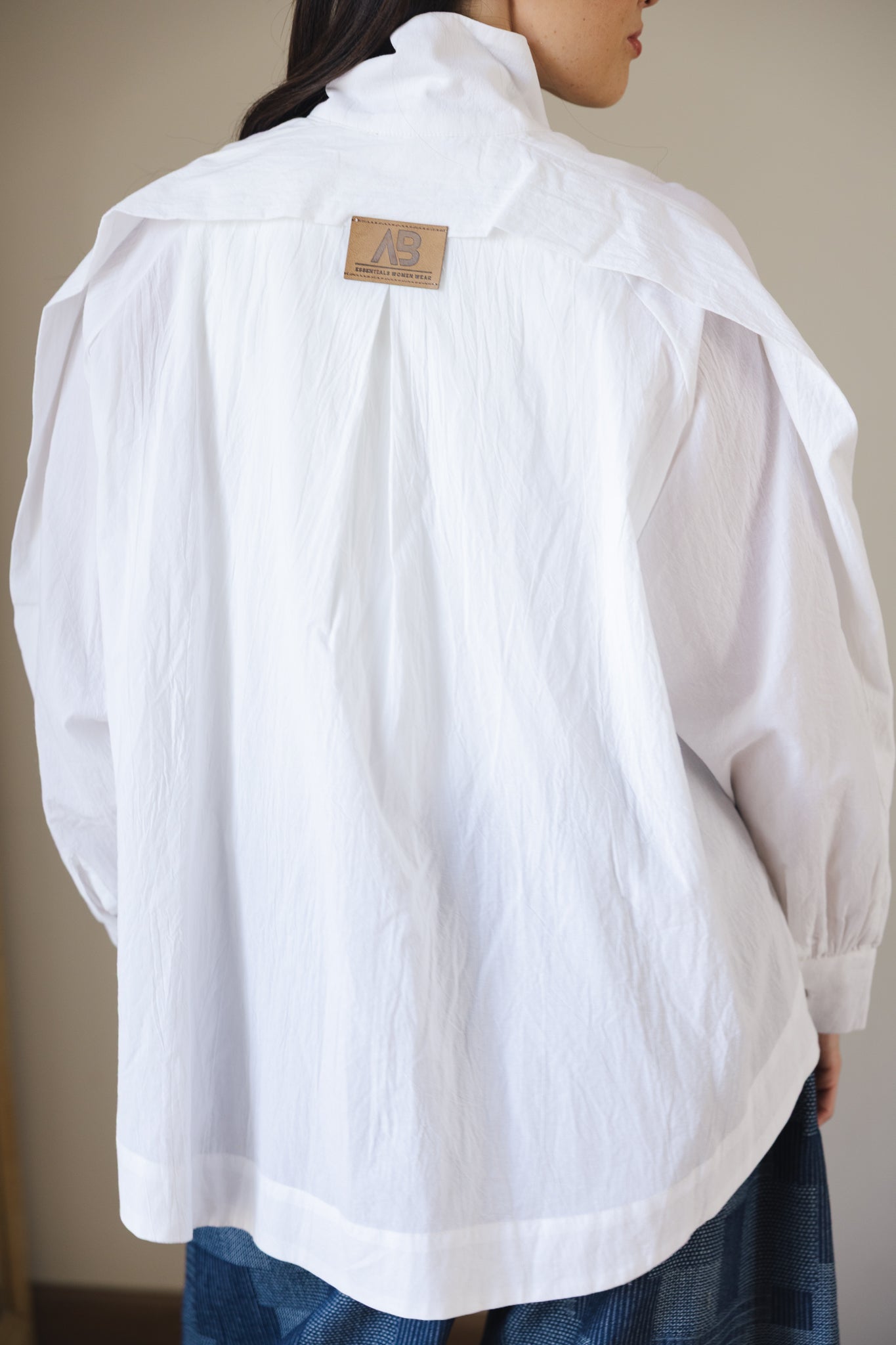 Standout Top White - AB ESSENTIALS