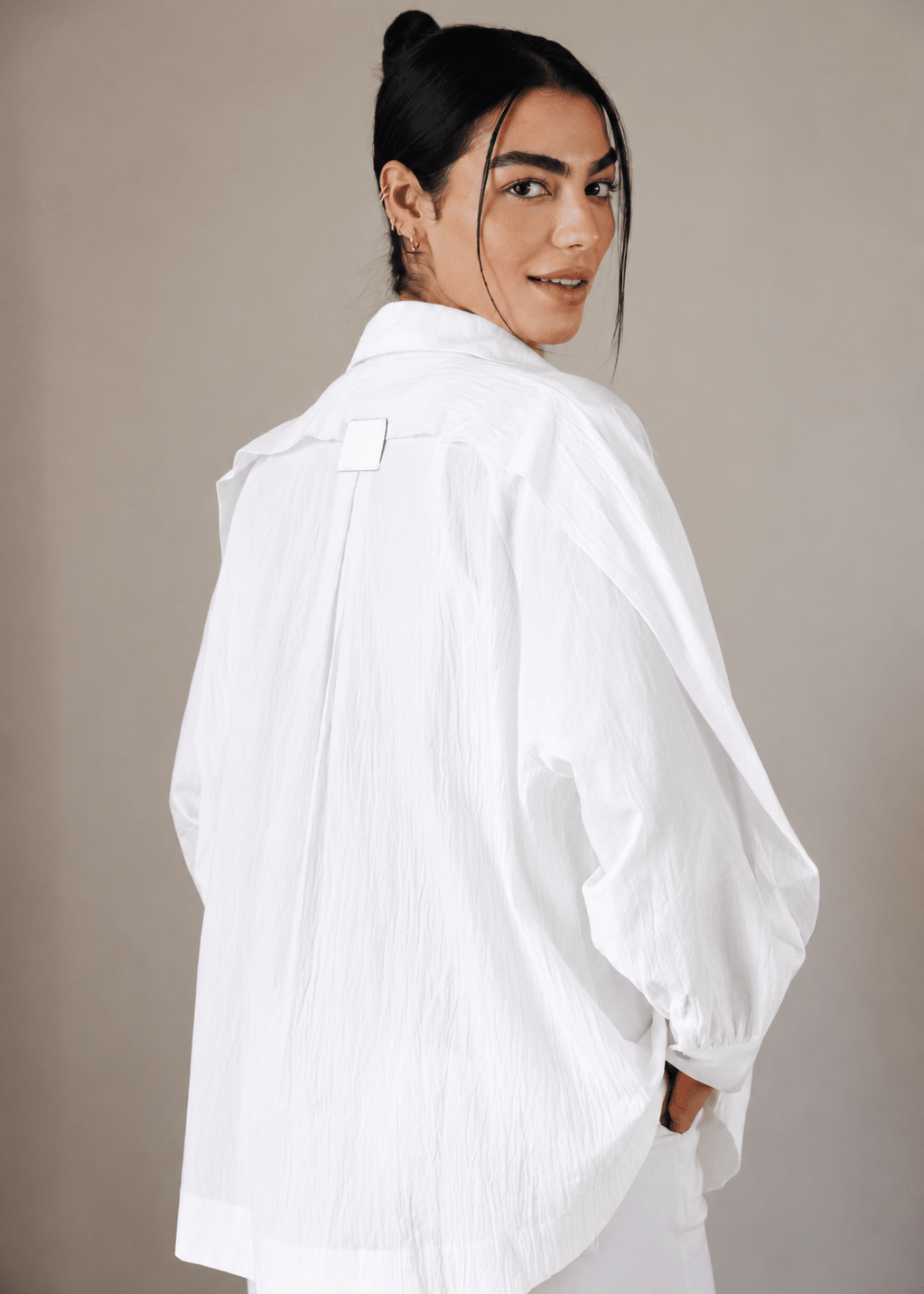 Standout Top White - AB ESSENTIALS