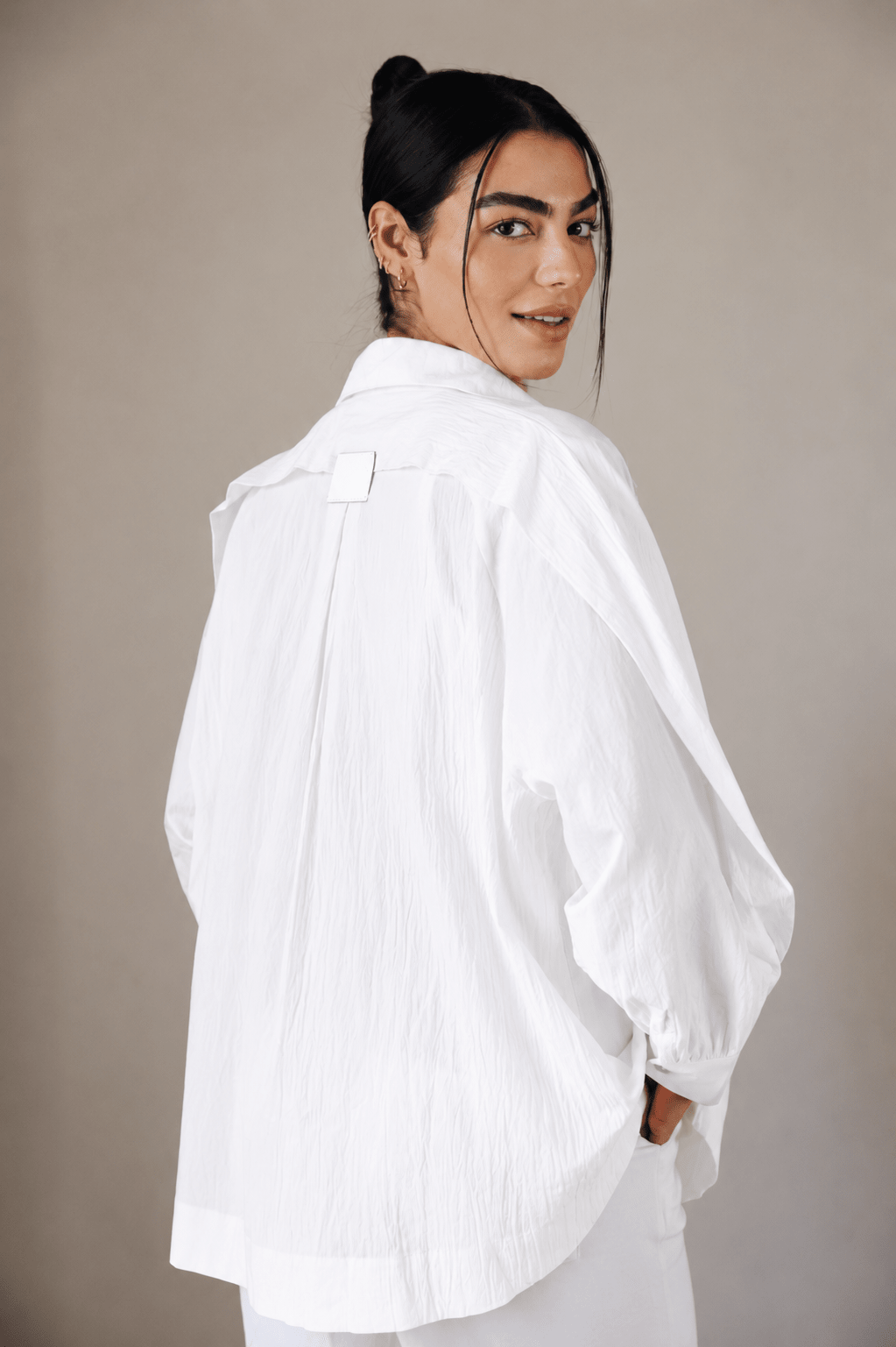 Standout Top White - AB ESSENTIALS