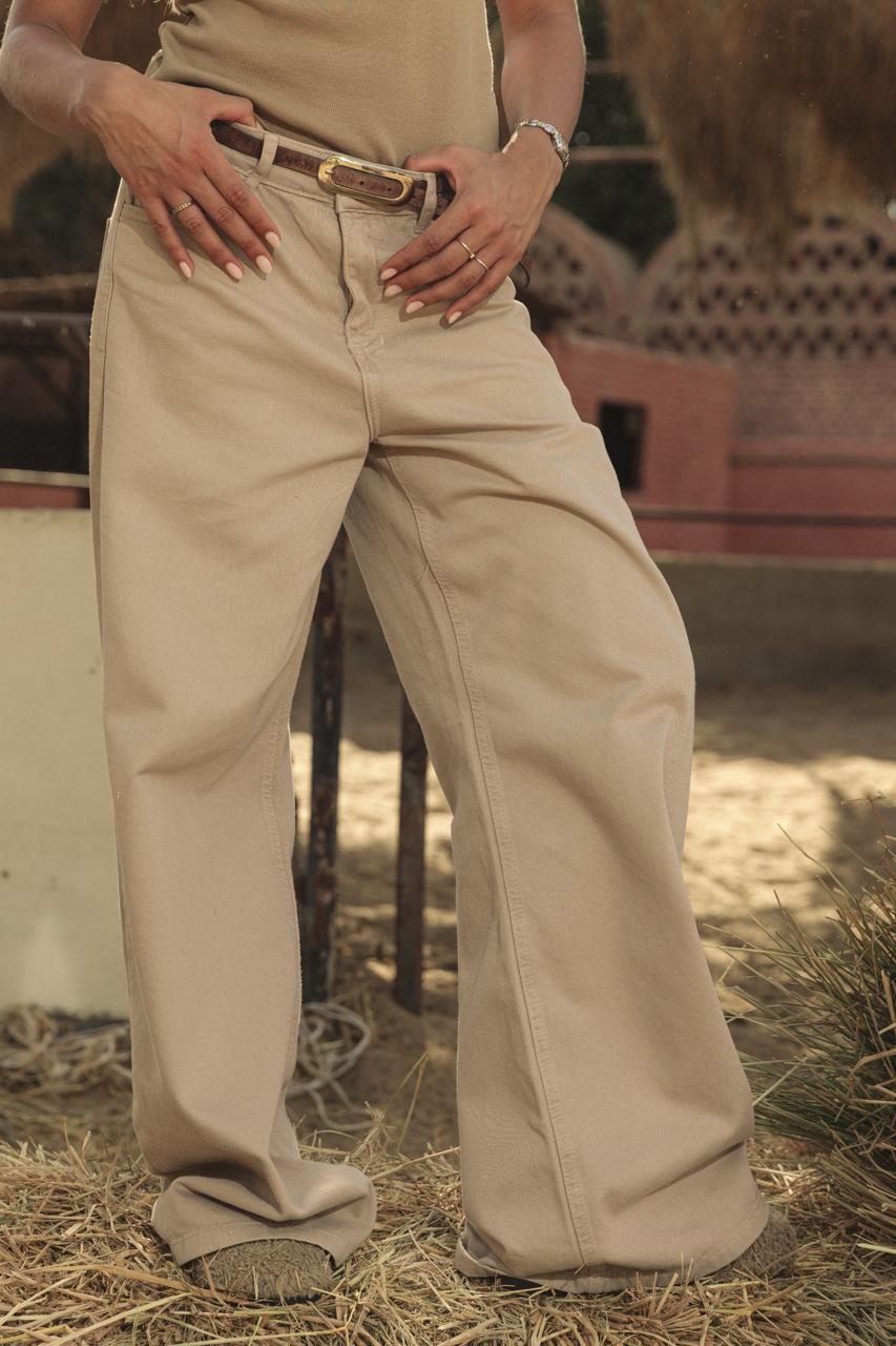 Straight Leg Jeans Beige - AB ESSENTIALS