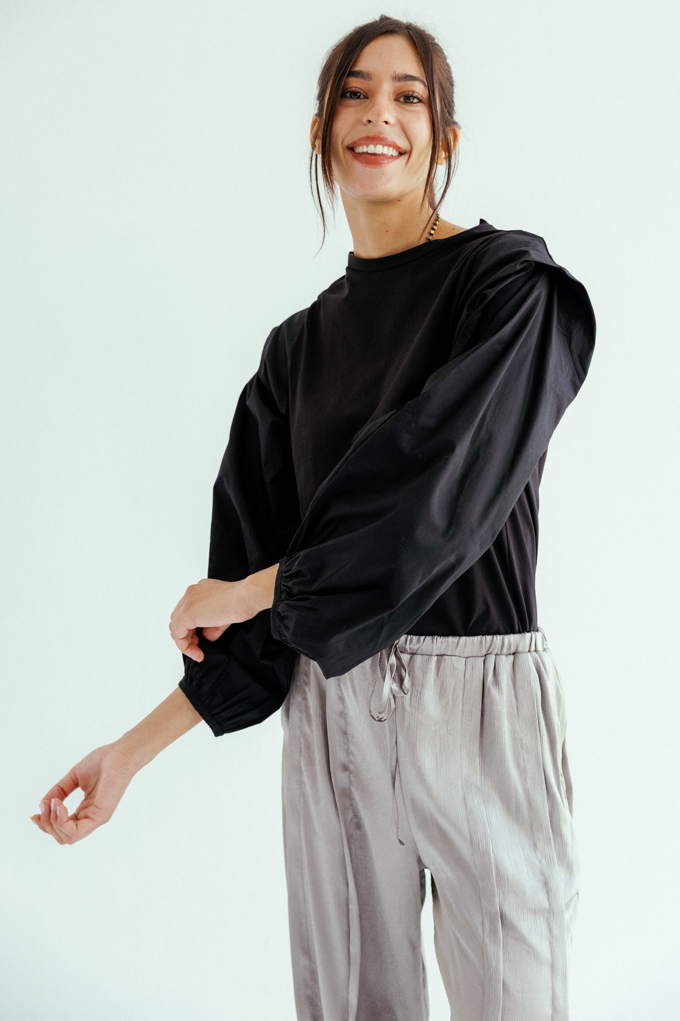 Unlike Top Black - AB ESSENTIALS