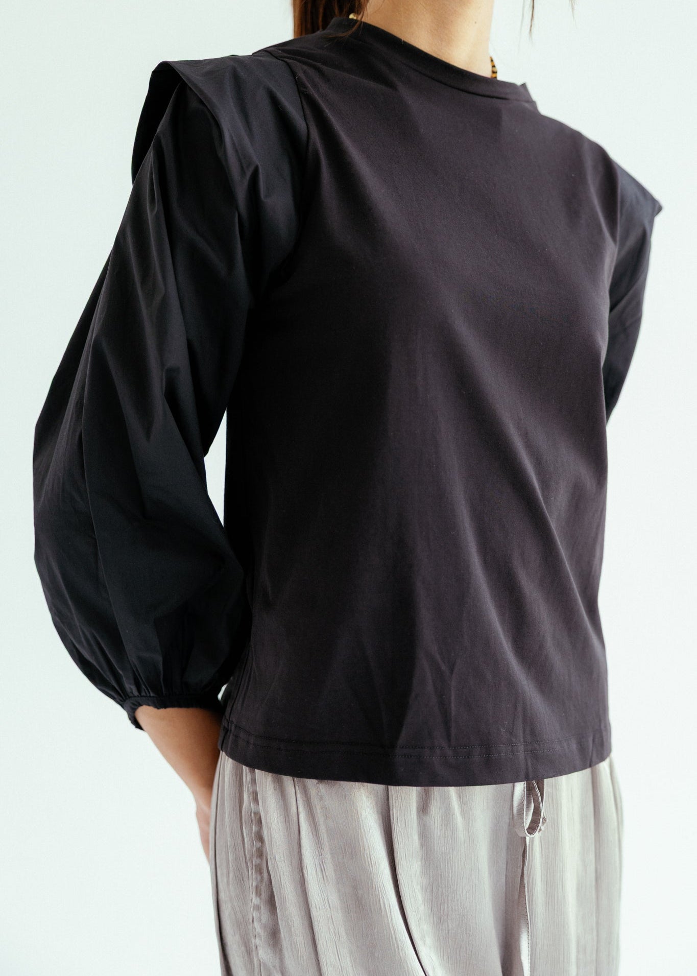 Unlike Top Black - AB ESSENTIALS
