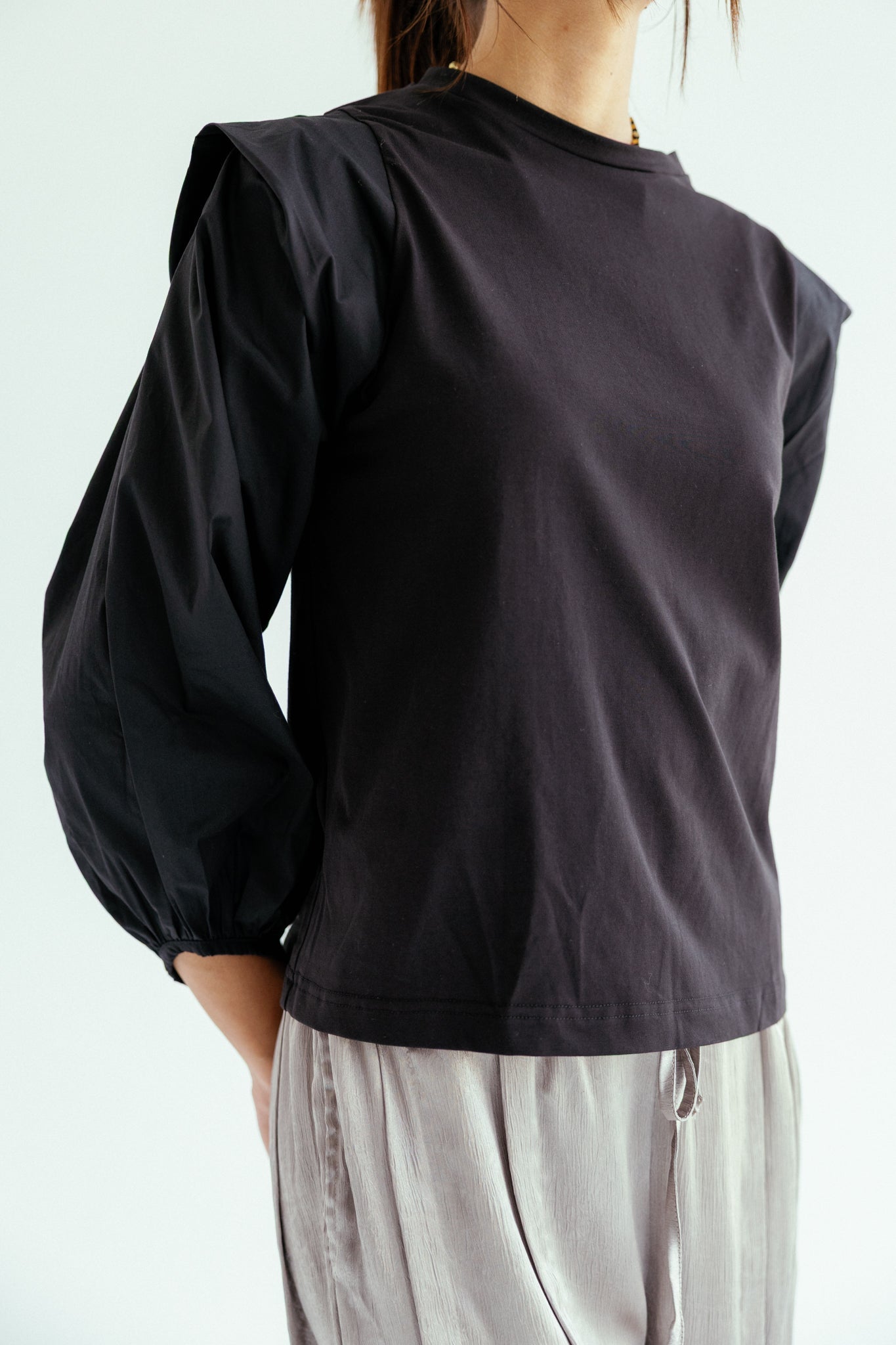 Unlike Top Black - AB ESSENTIALS
