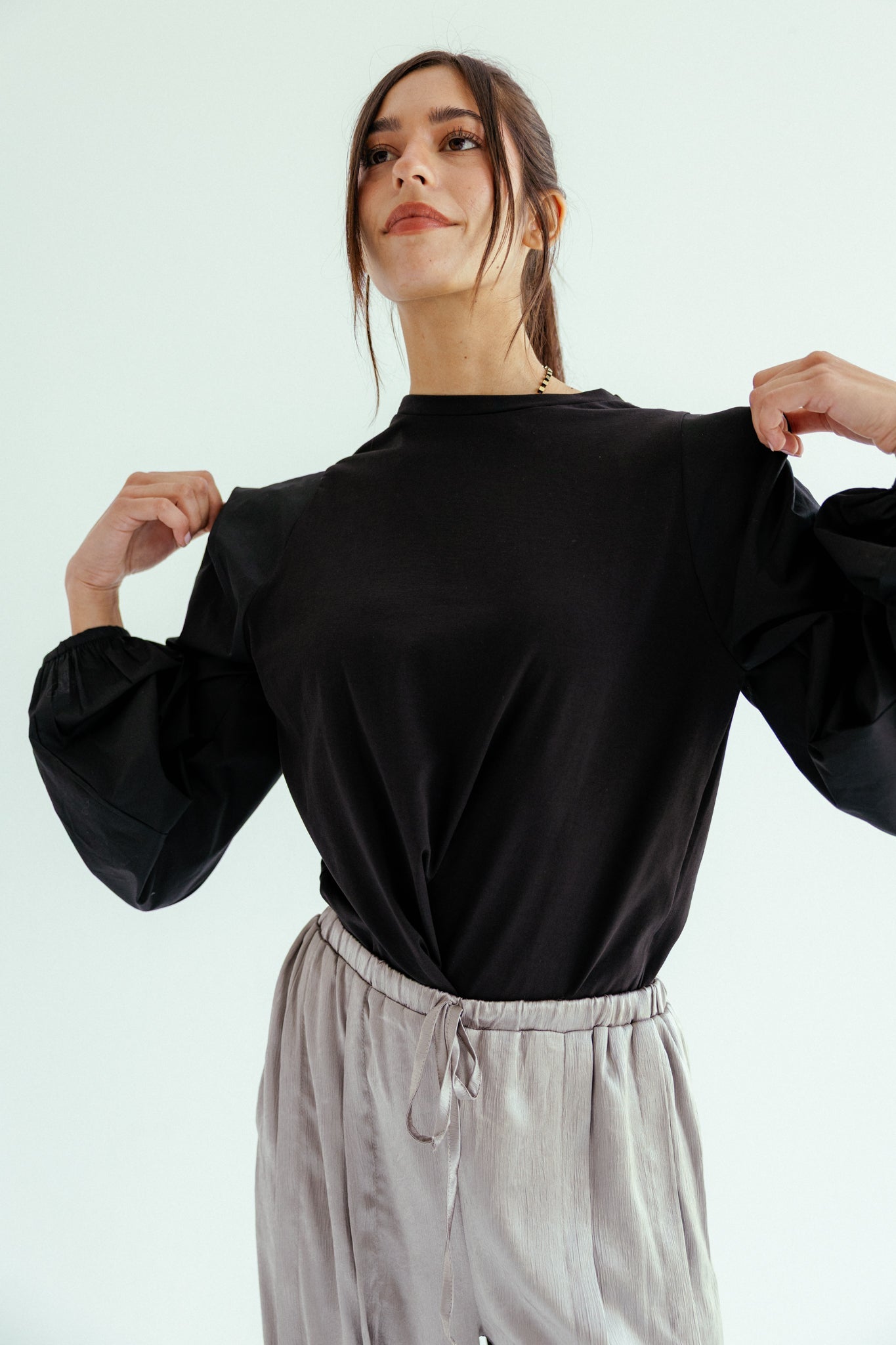 Unlike Top Black - AB ESSENTIALS