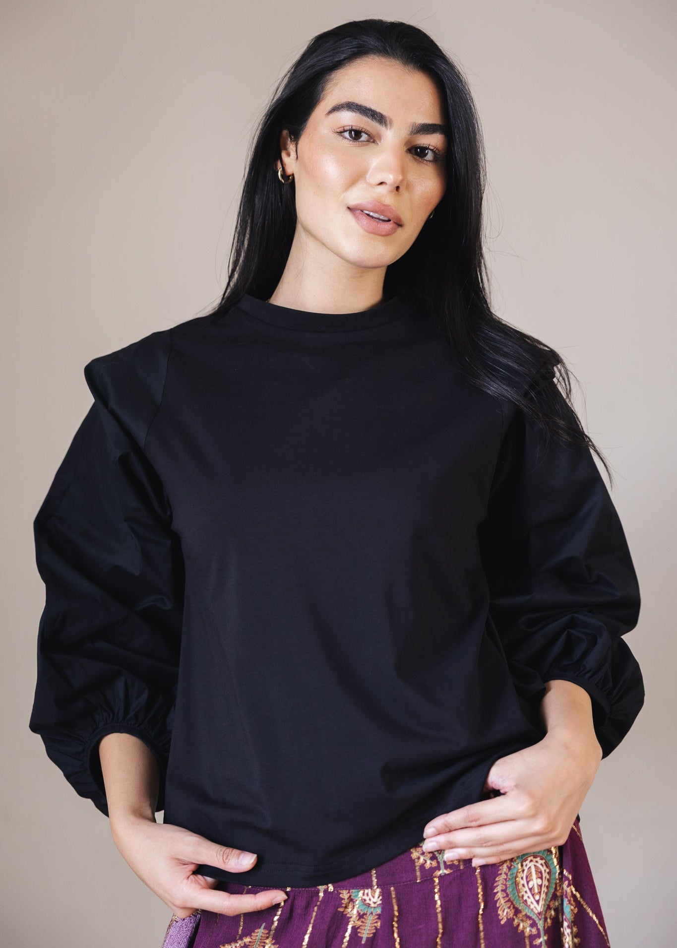 Unlike Top Black - AB ESSENTIALS