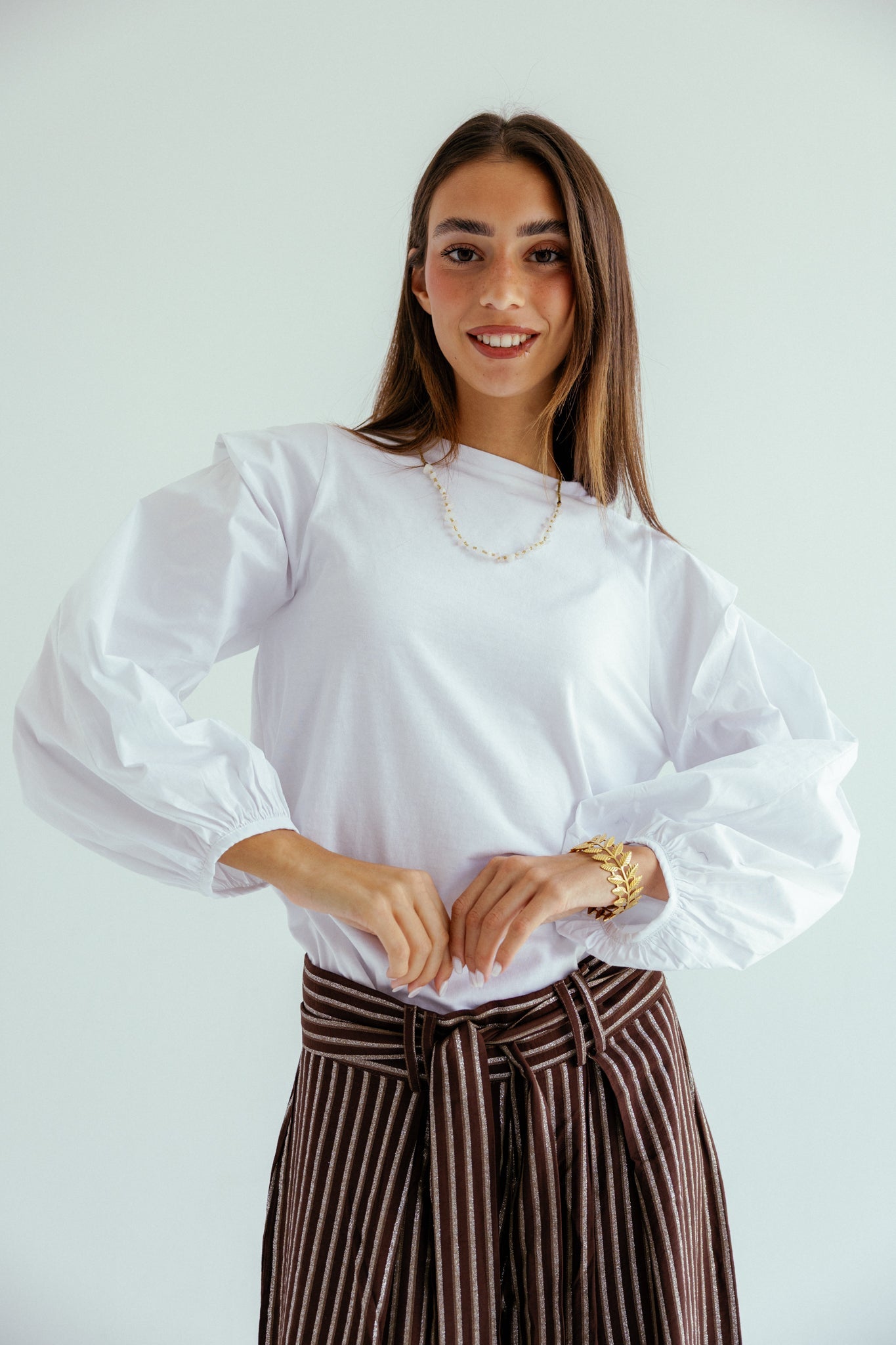 Unlike Top White - AB ESSENTIALS