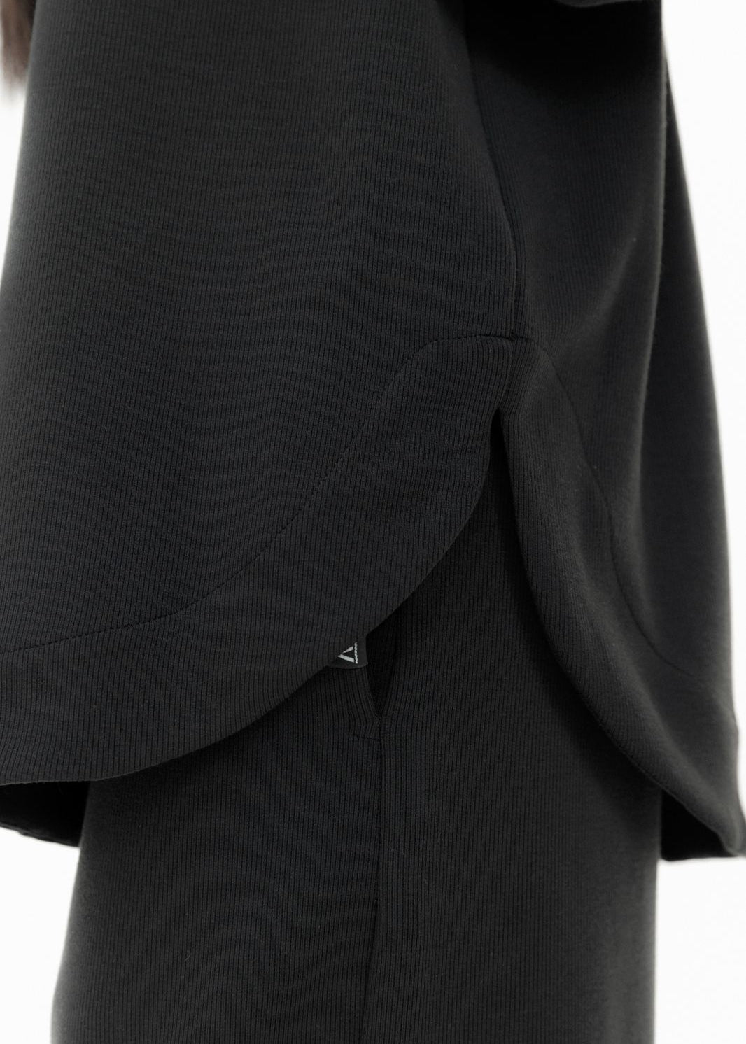 Warm Top Black - AB ESSENTIALS