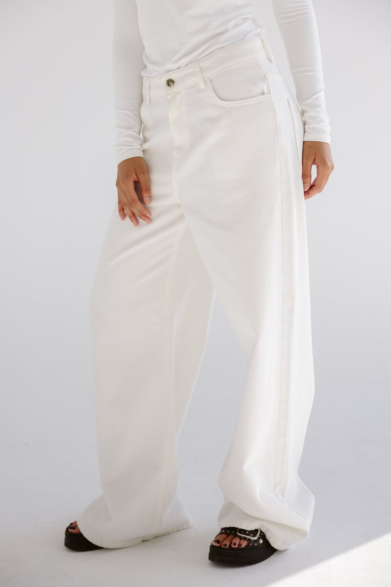 White Denim Pants - AB ESSENTIALS