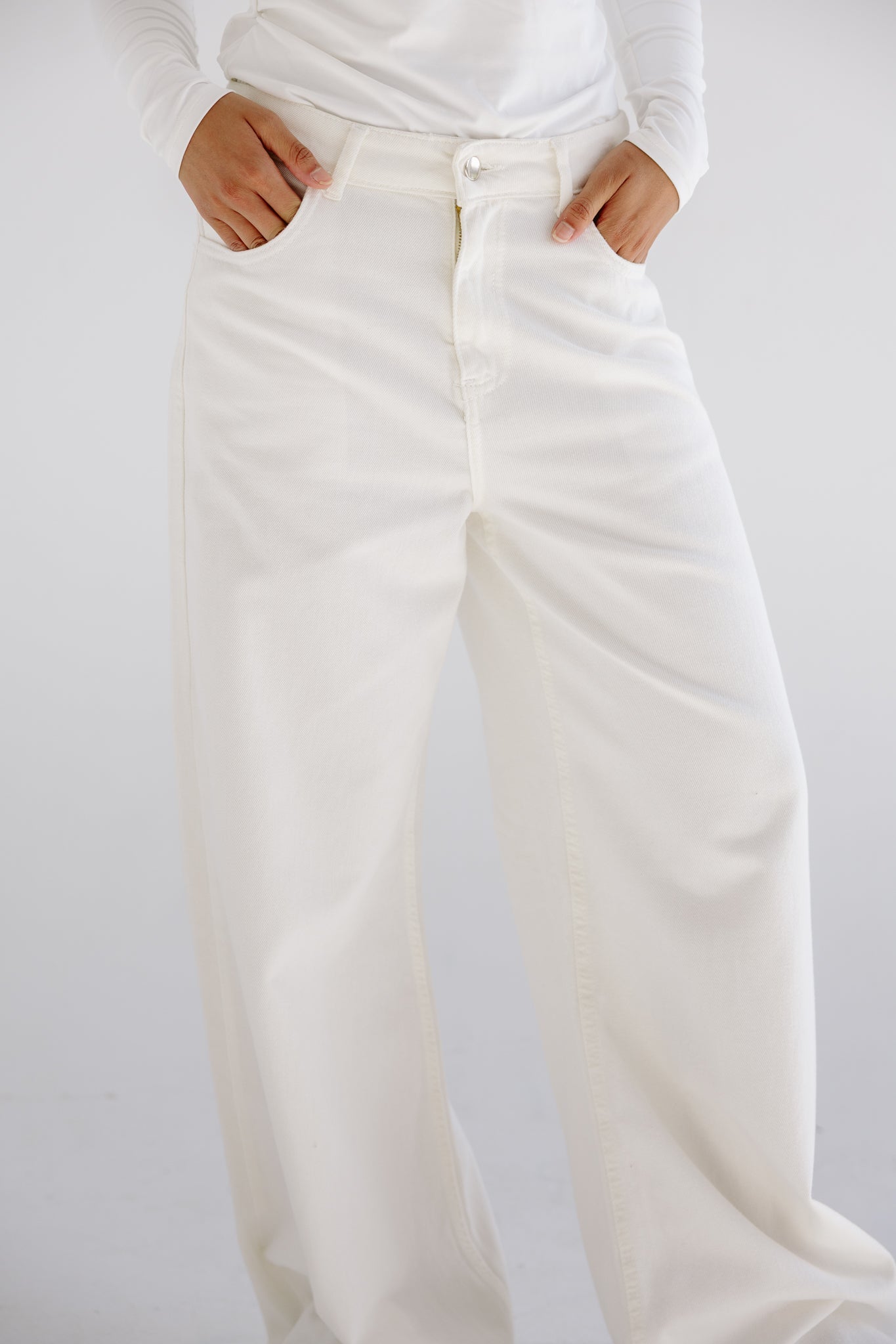 White Denim Pants - AB ESSENTIALS