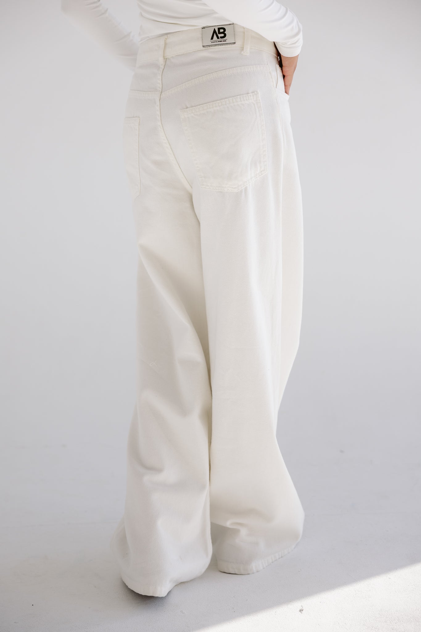 White Denim Pants - AB ESSENTIALS
