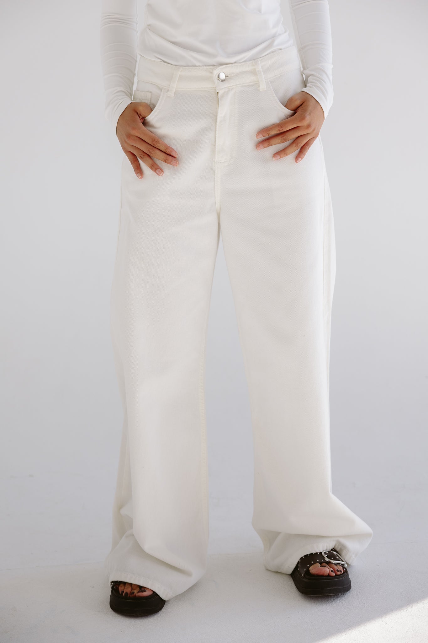 White Denim Pants - AB ESSENTIALS
